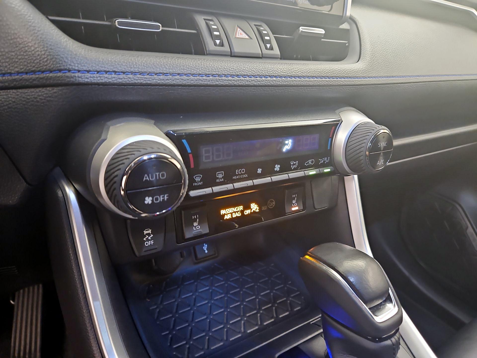 Thumbnail: 2021 Toyota RAV4 - 16