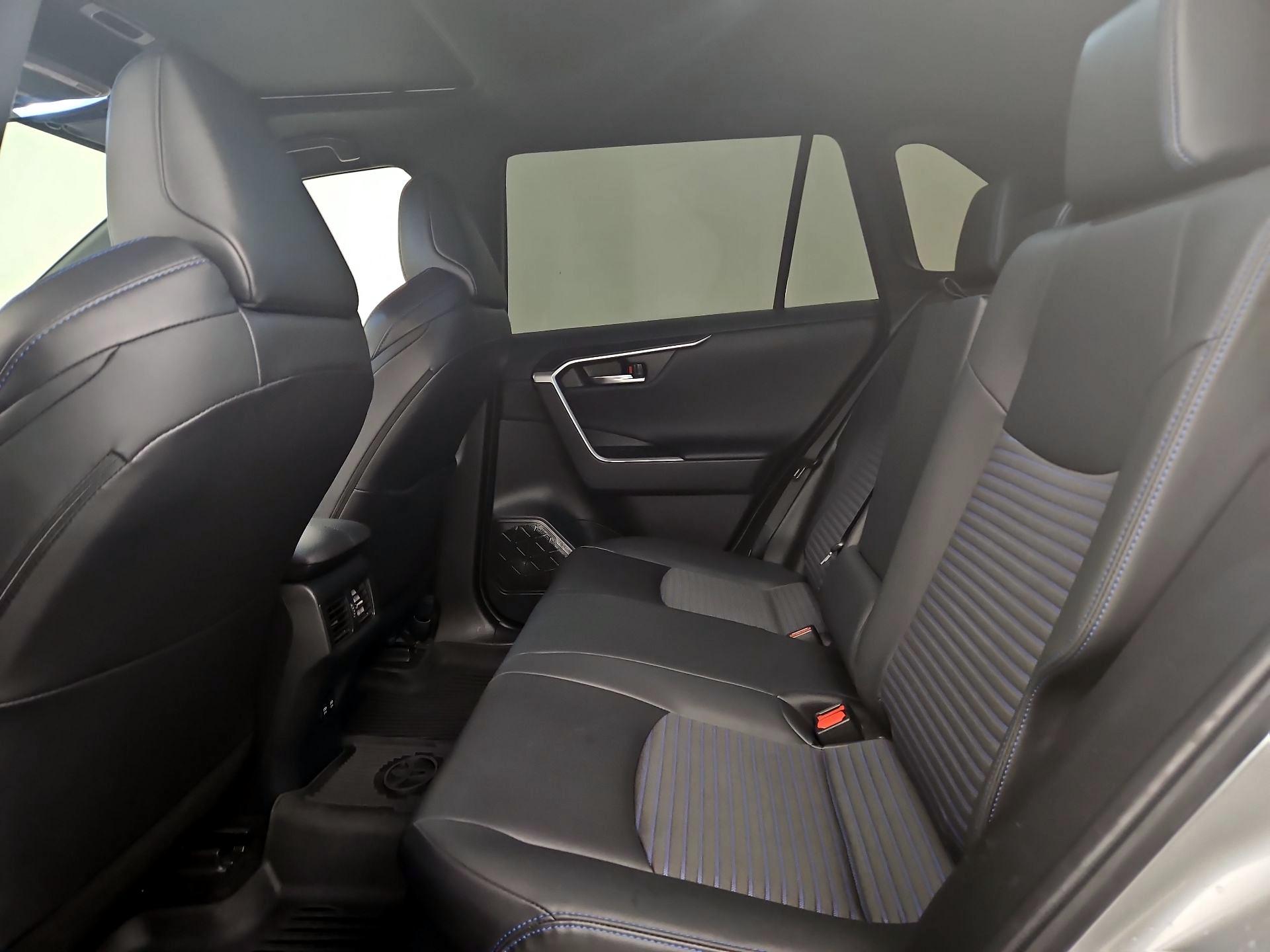 Thumbnail: 2021 Toyota RAV4 - 20