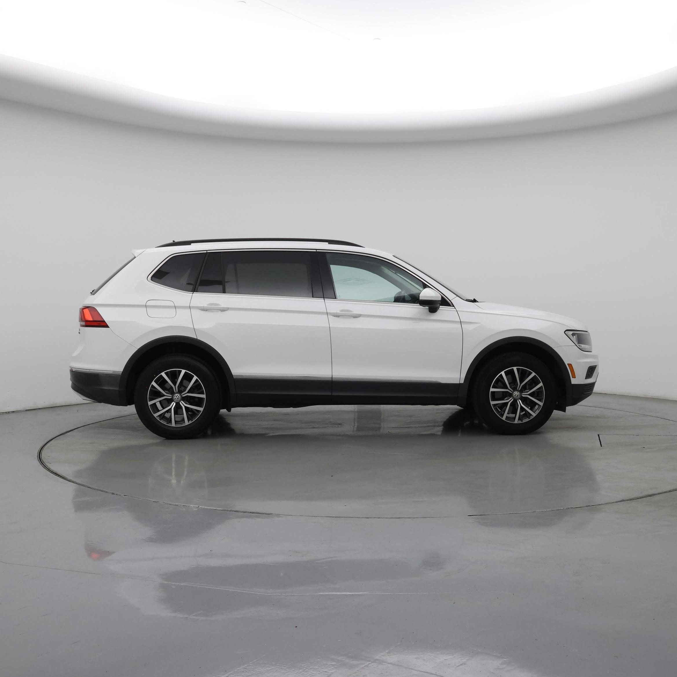 Thumbnail: 2018 Volkswagen Tiguan - 7