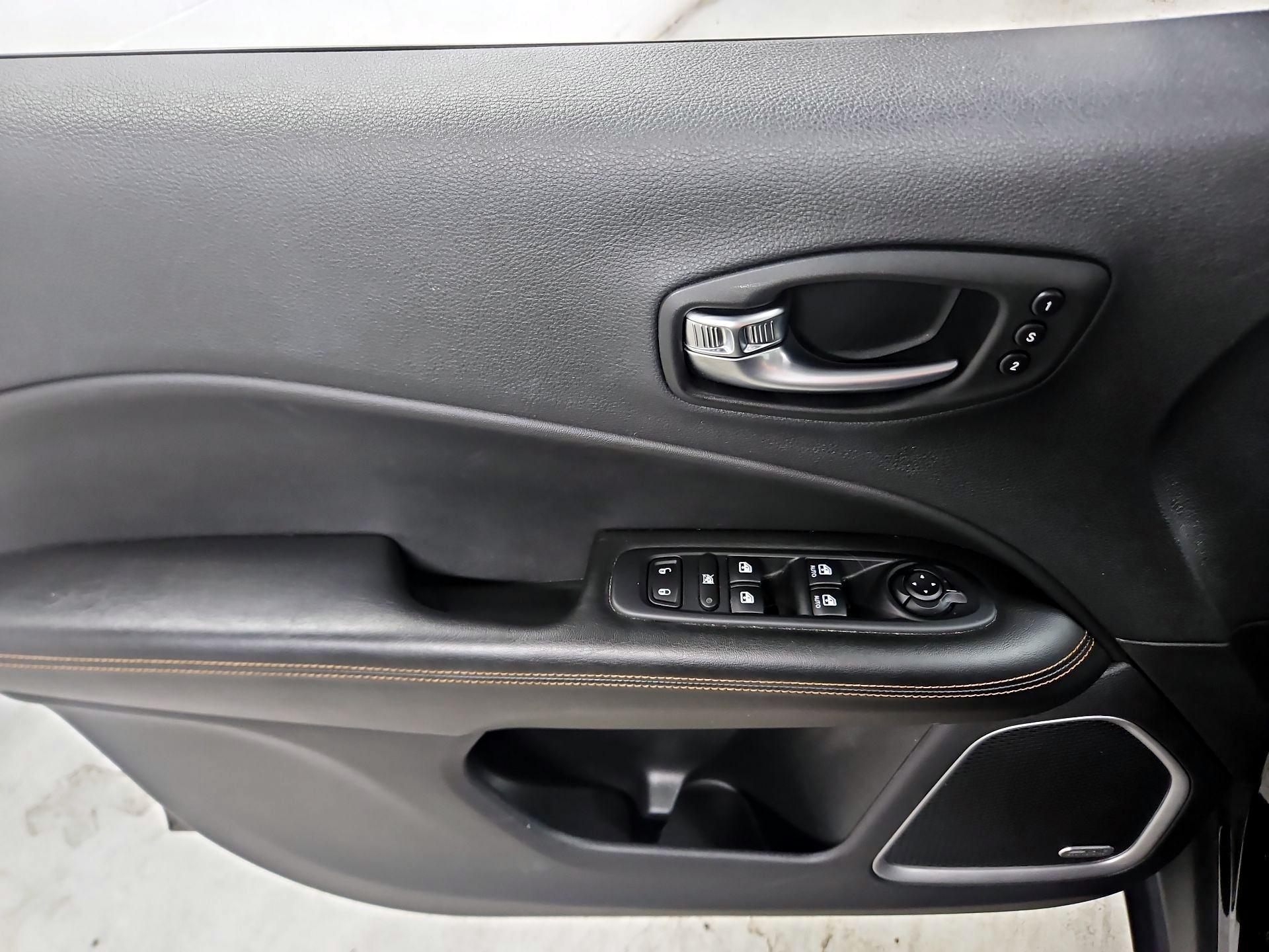 Thumbnail: 2021 Jeep Compass - 12