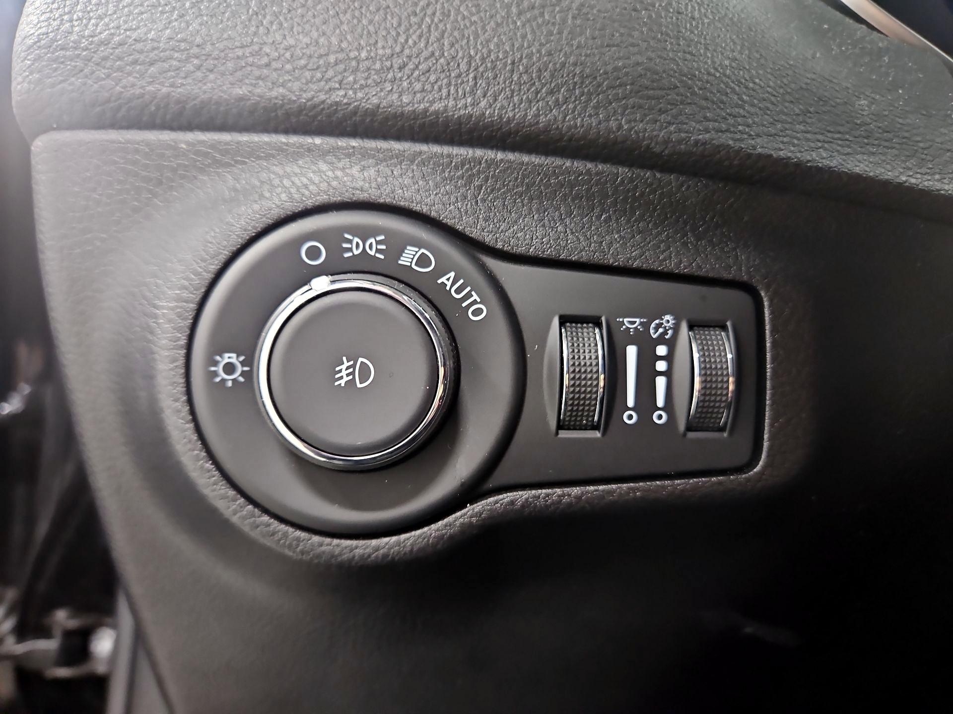 Thumbnail: 2021 Jeep Compass - 13