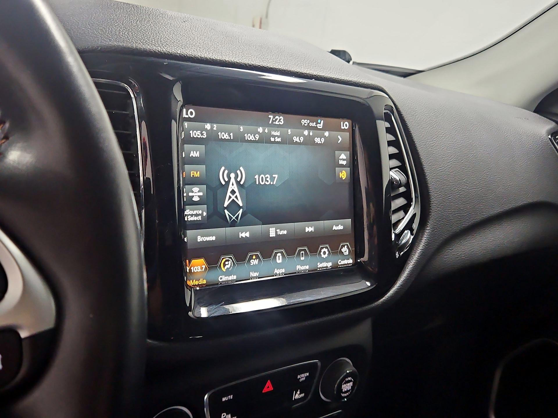 Thumbnail: 2021 Jeep Compass - 16