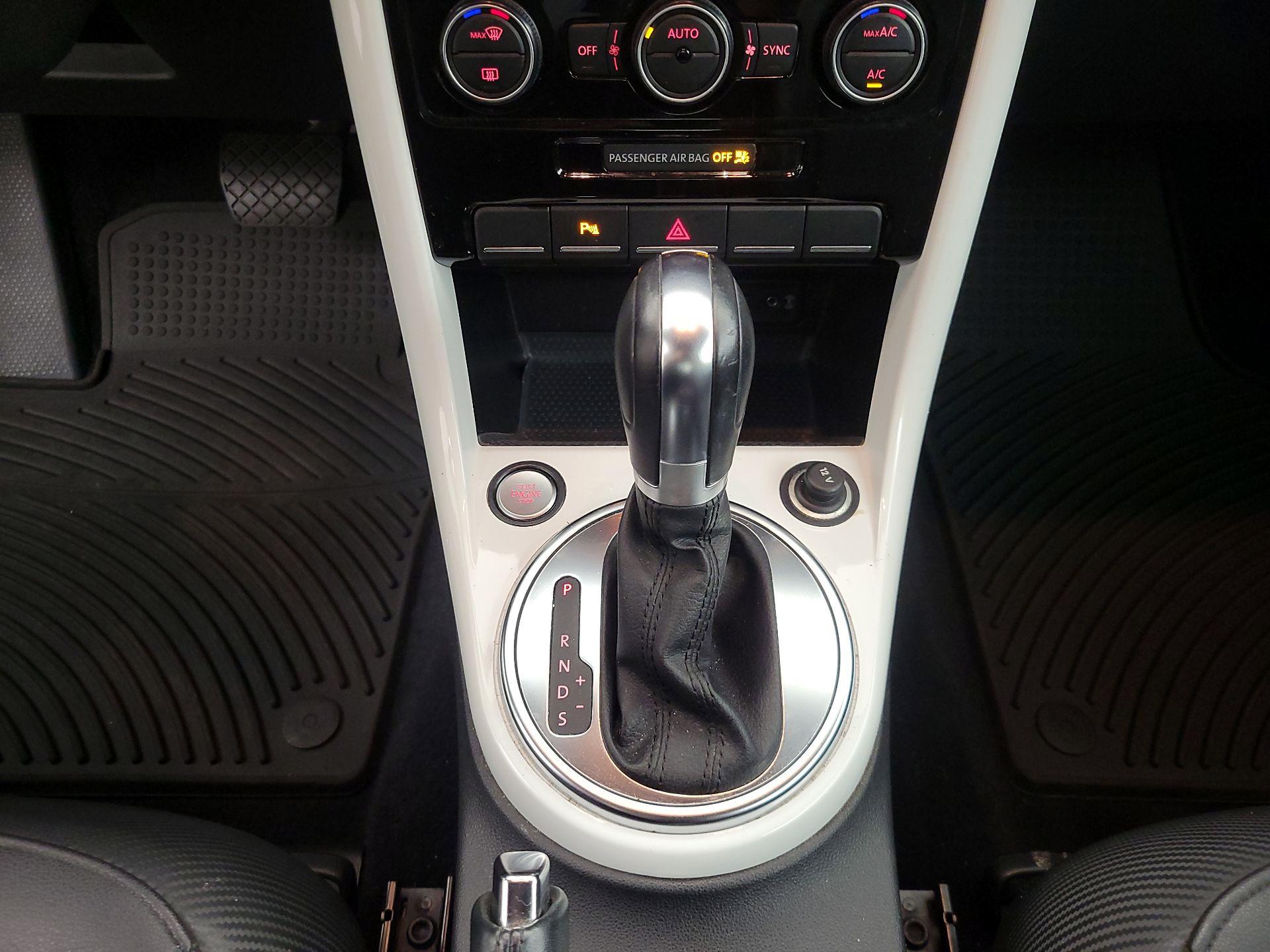 Thumbnail: 2019 Volkswagen Beetle - 18