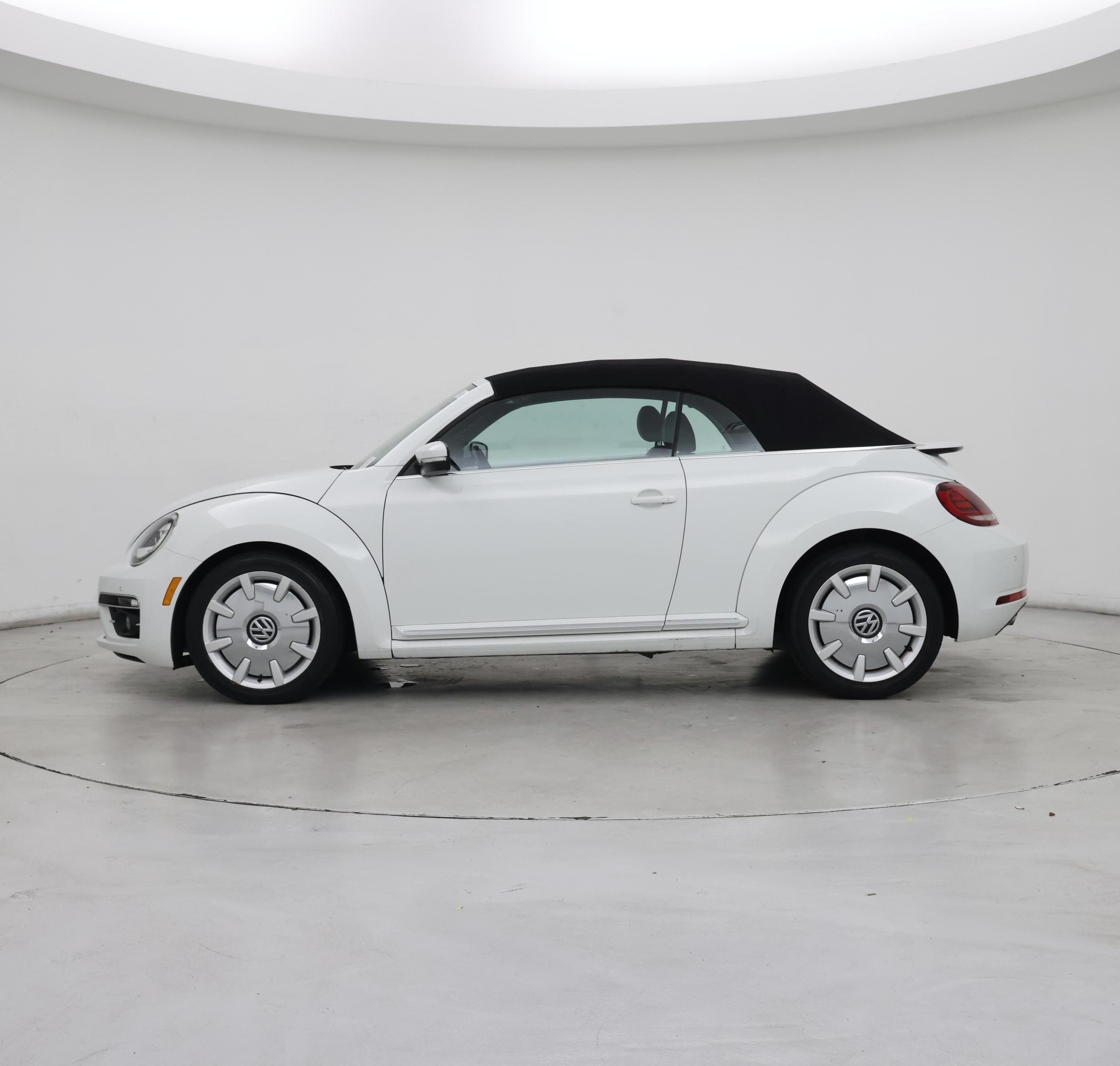 Thumbnail: 2019 Volkswagen Beetle - 3
