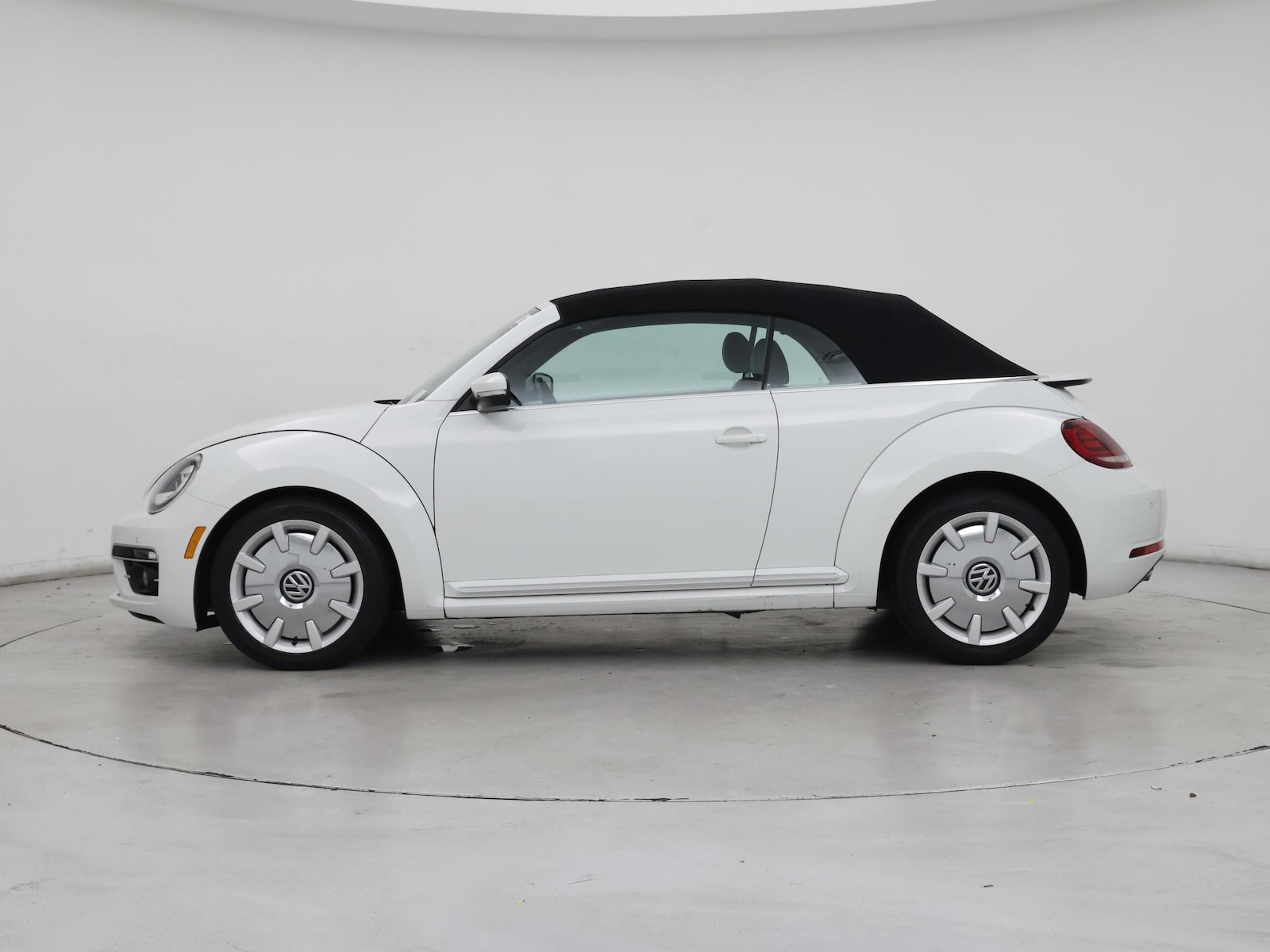 2019 Volkswagen Beetle SE - Photo 4