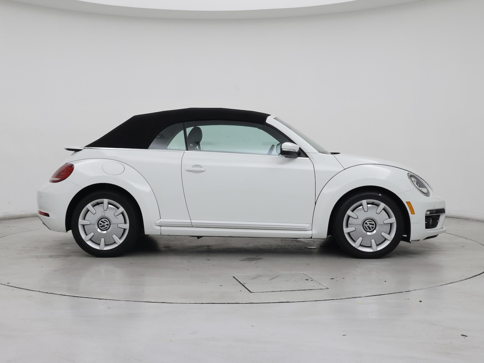 2019 Volkswagen Beetle SE - Photo 8