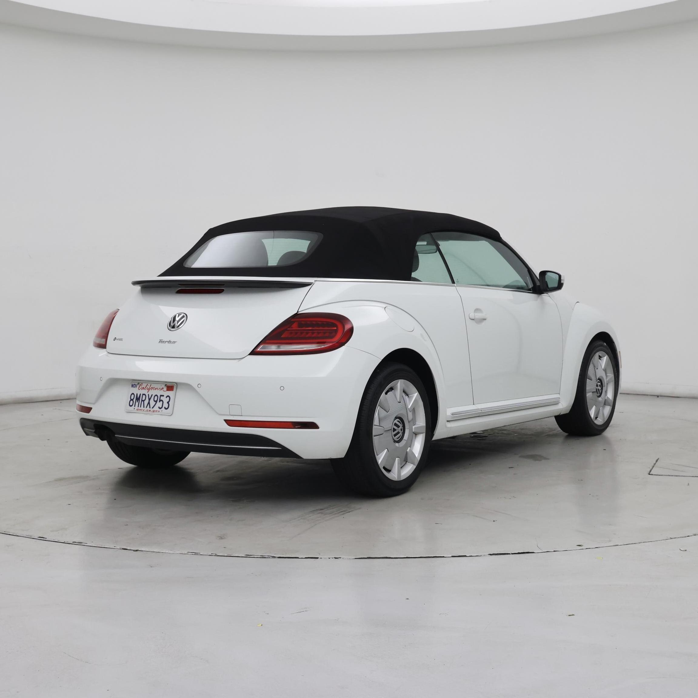 Thumbnail: 2019 Volkswagen Beetle - 8