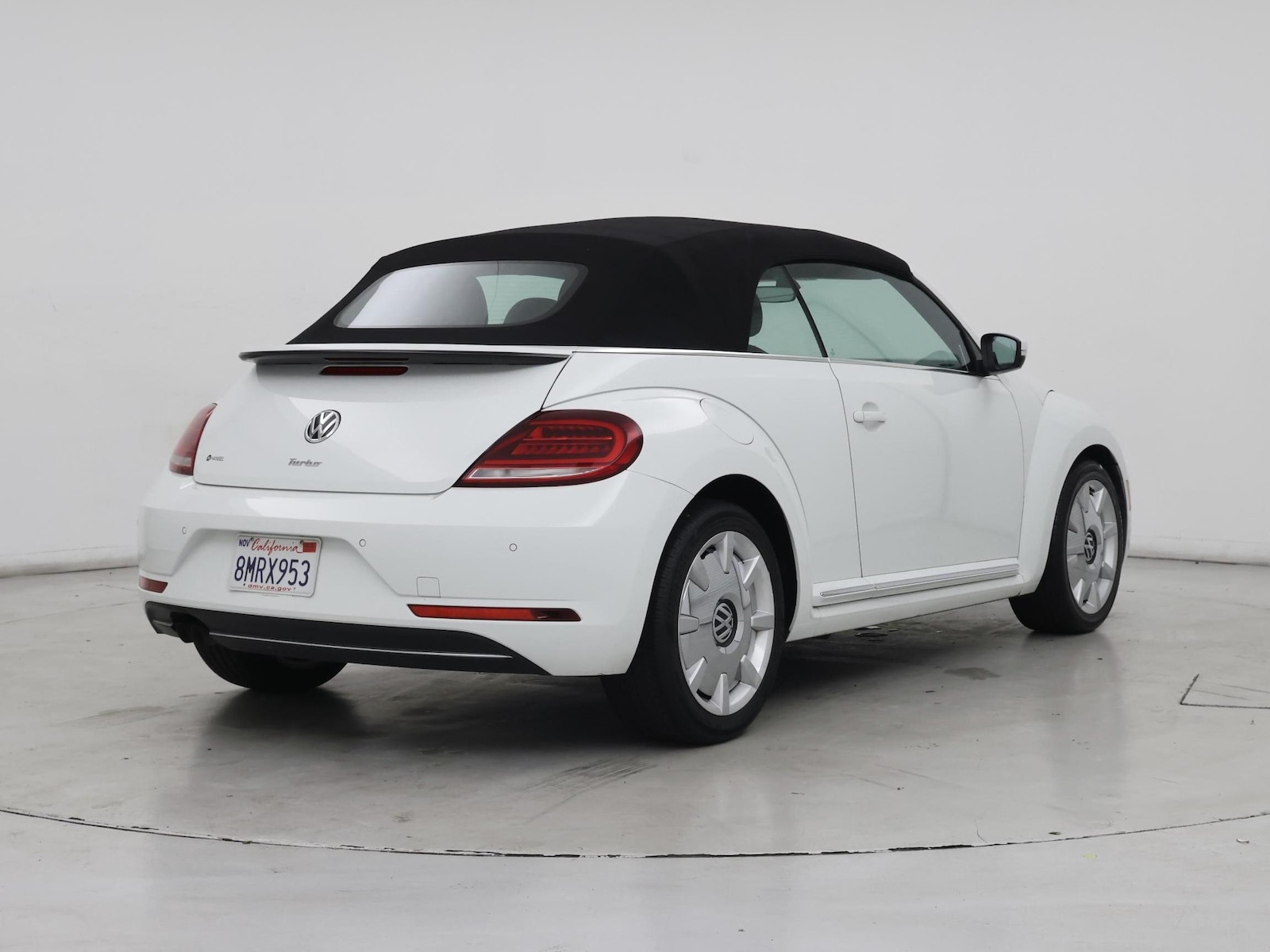 2019 Volkswagen Beetle SE - Photo 9