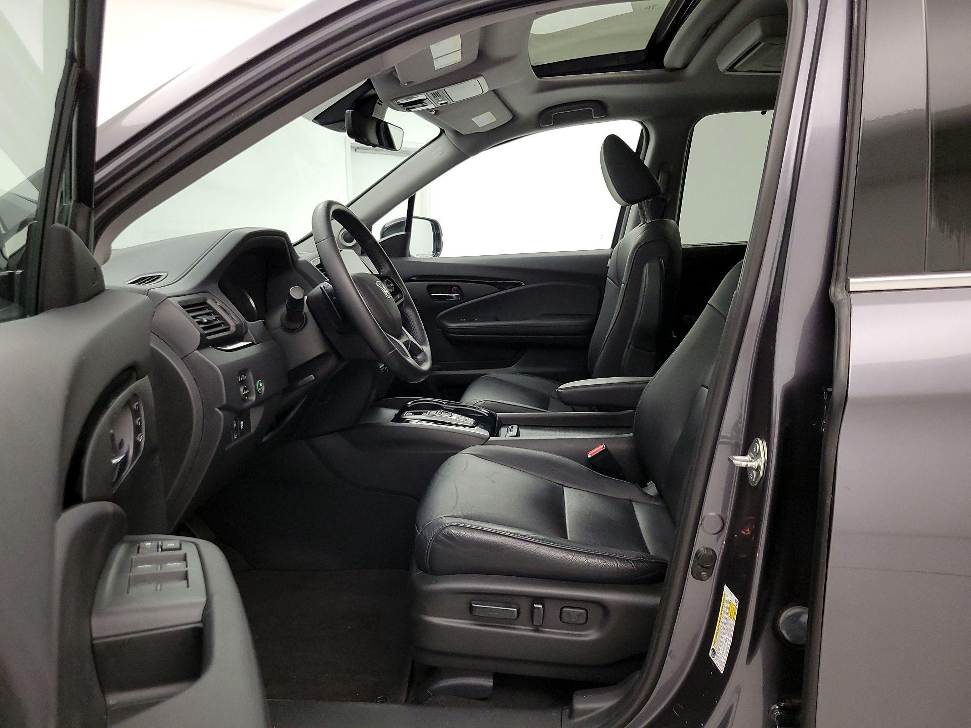 Thumbnail: 2019 Honda Pilot - 11
