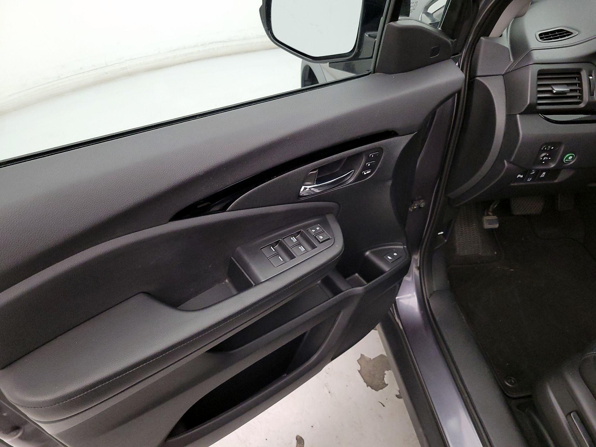 Thumbnail: 2019 Honda Pilot - 12