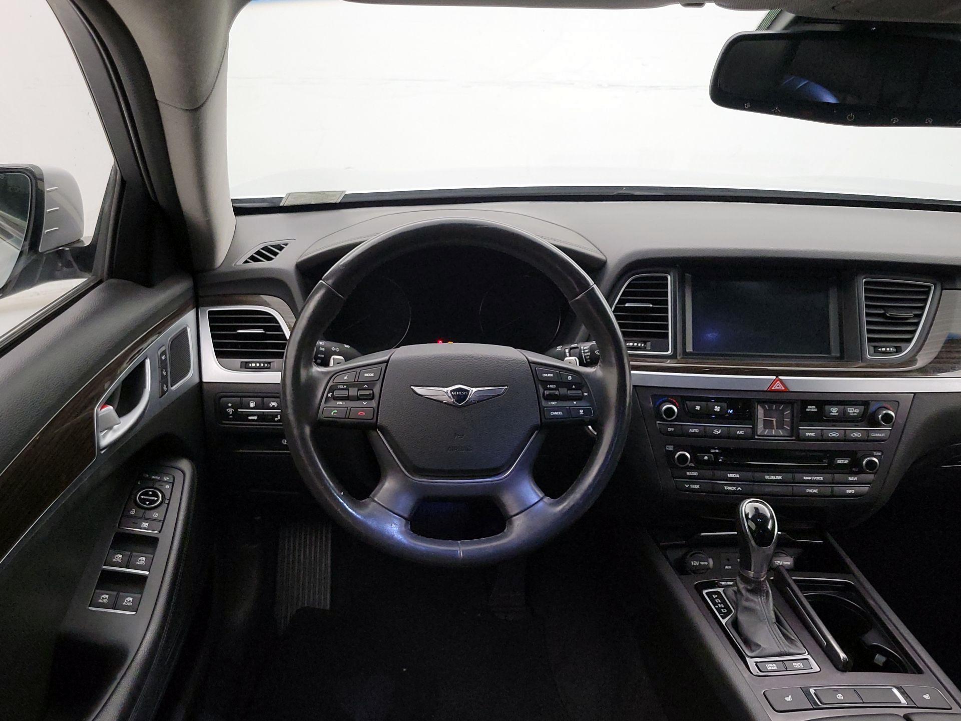 Thumbnail: 2017 Genesis G80 - 10