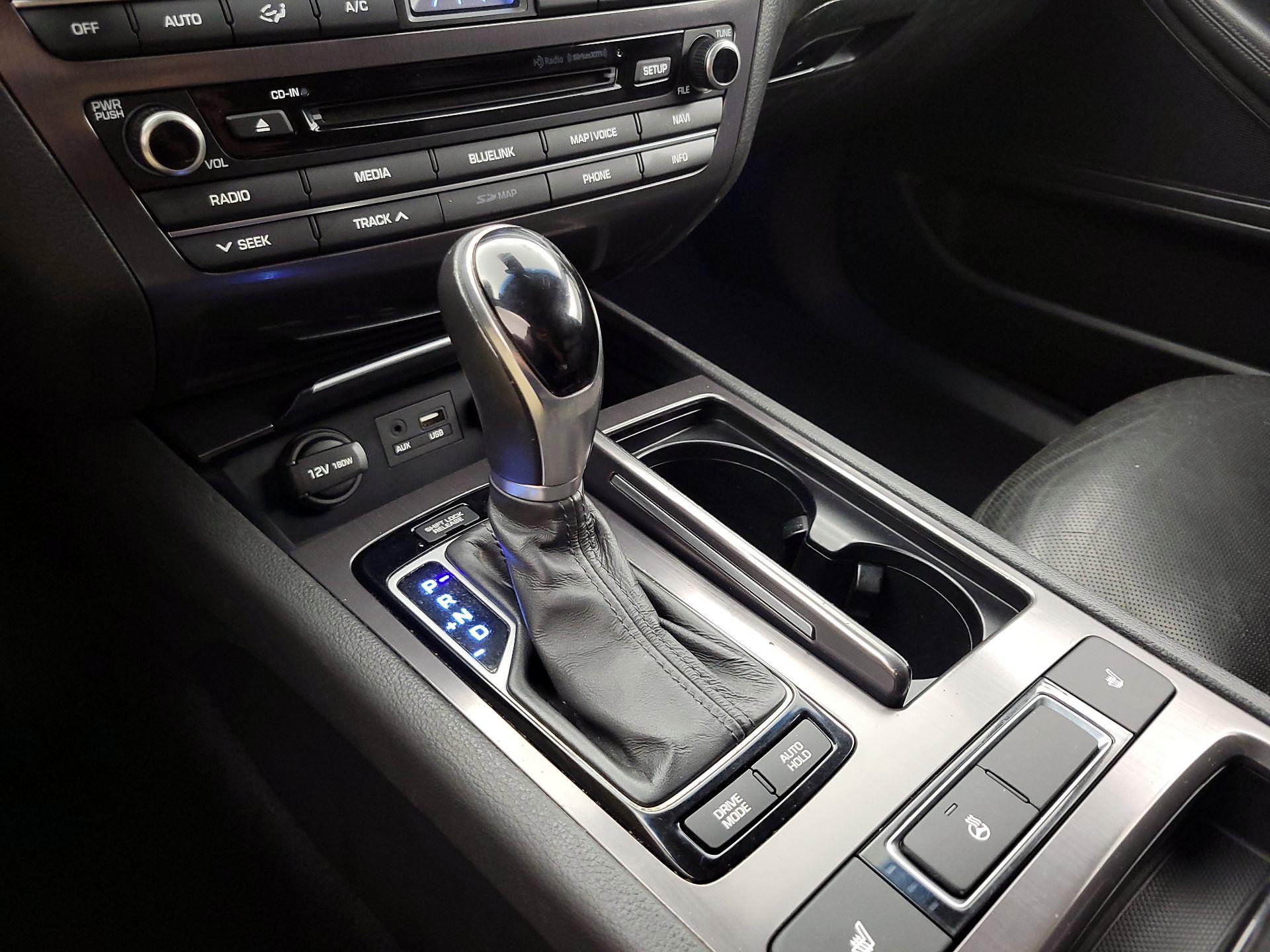 Thumbnail: 2017 Genesis G80 - 18