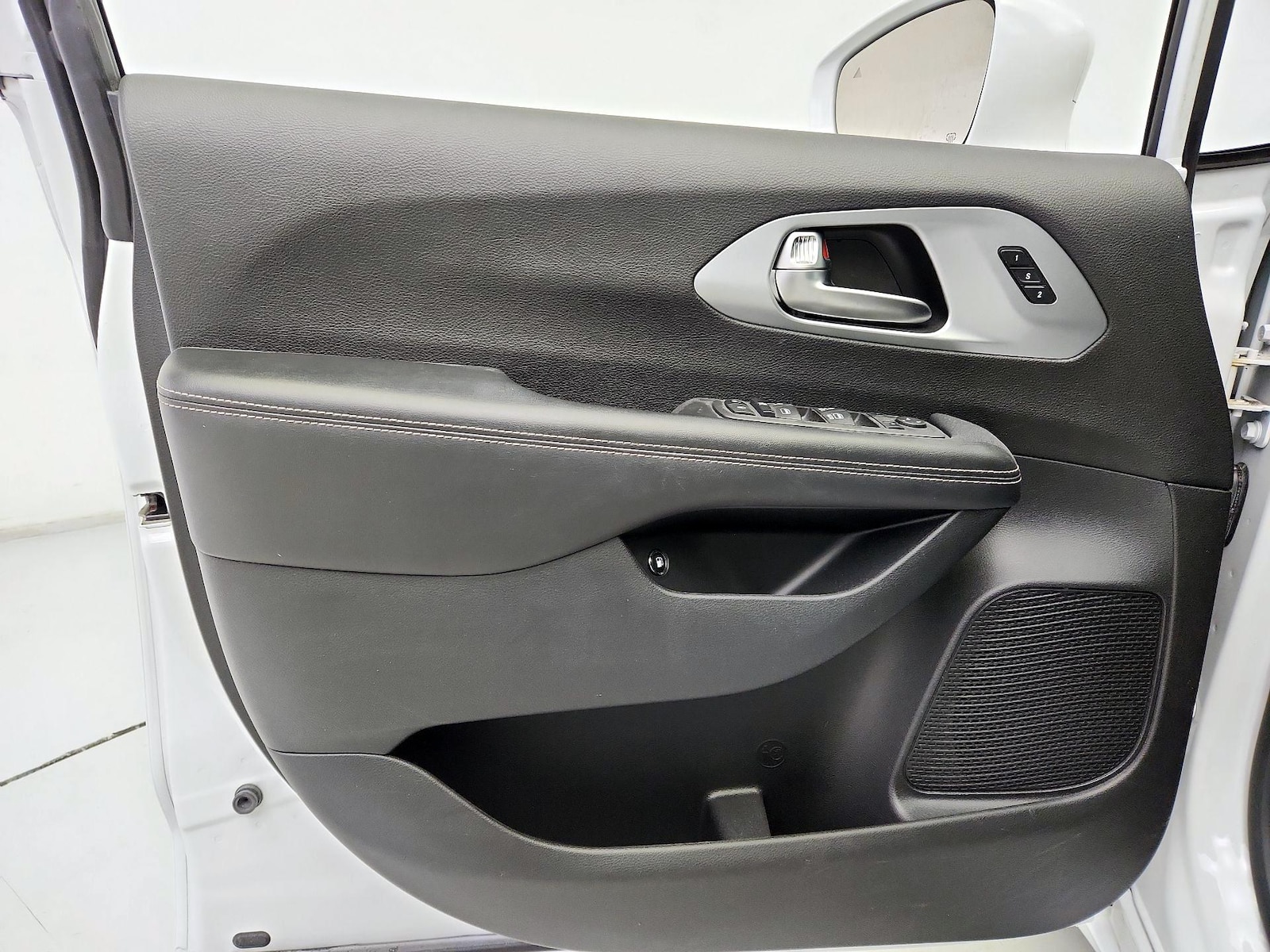 2022 Chrysler Pacifica Hybrid Touring L - Photo 13