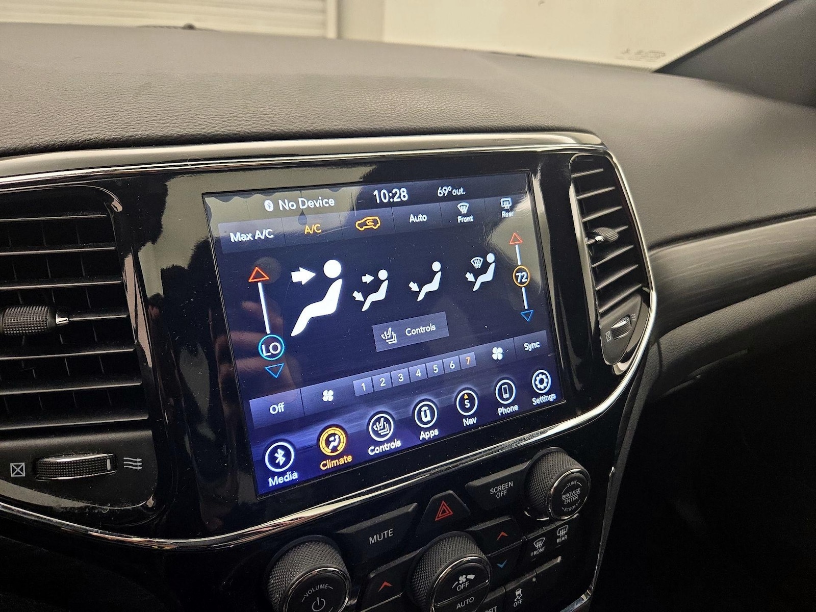 2020 Jeep Grand Cherokee North Edition - Photo 16