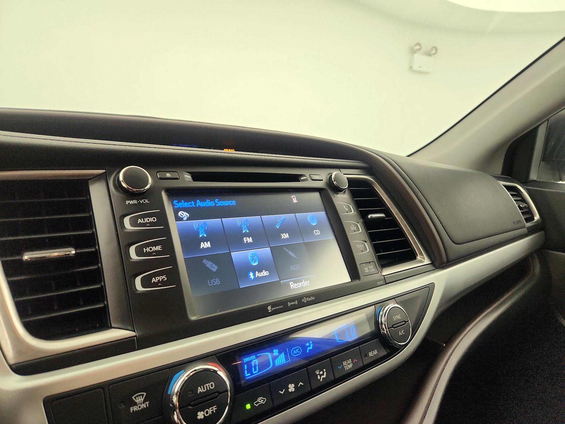 Thumbnail: 2018 Toyota Highlander - 16