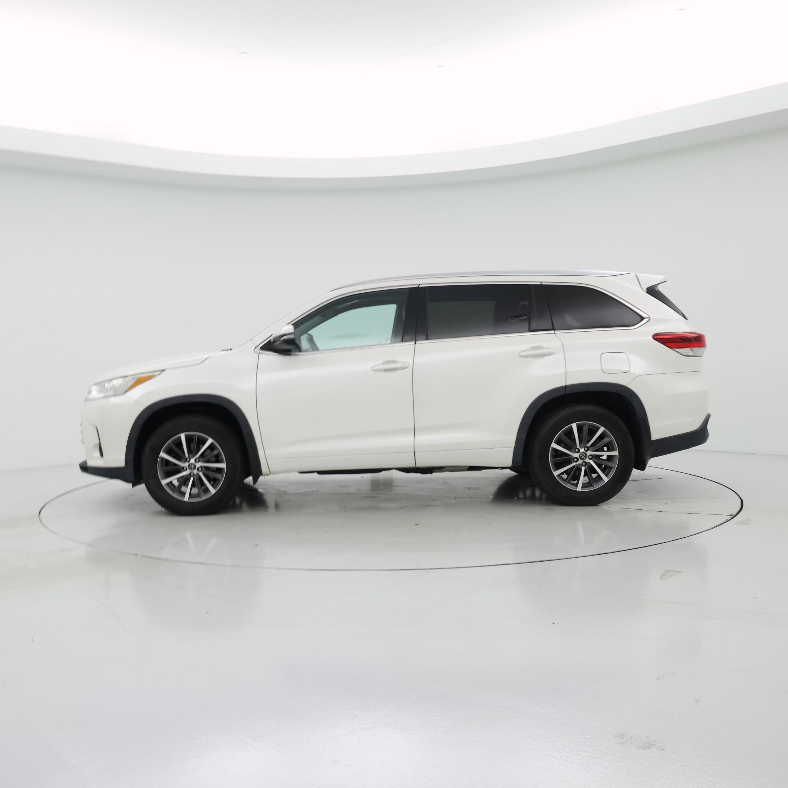 Thumbnail: 2018 Toyota Highlander - 3