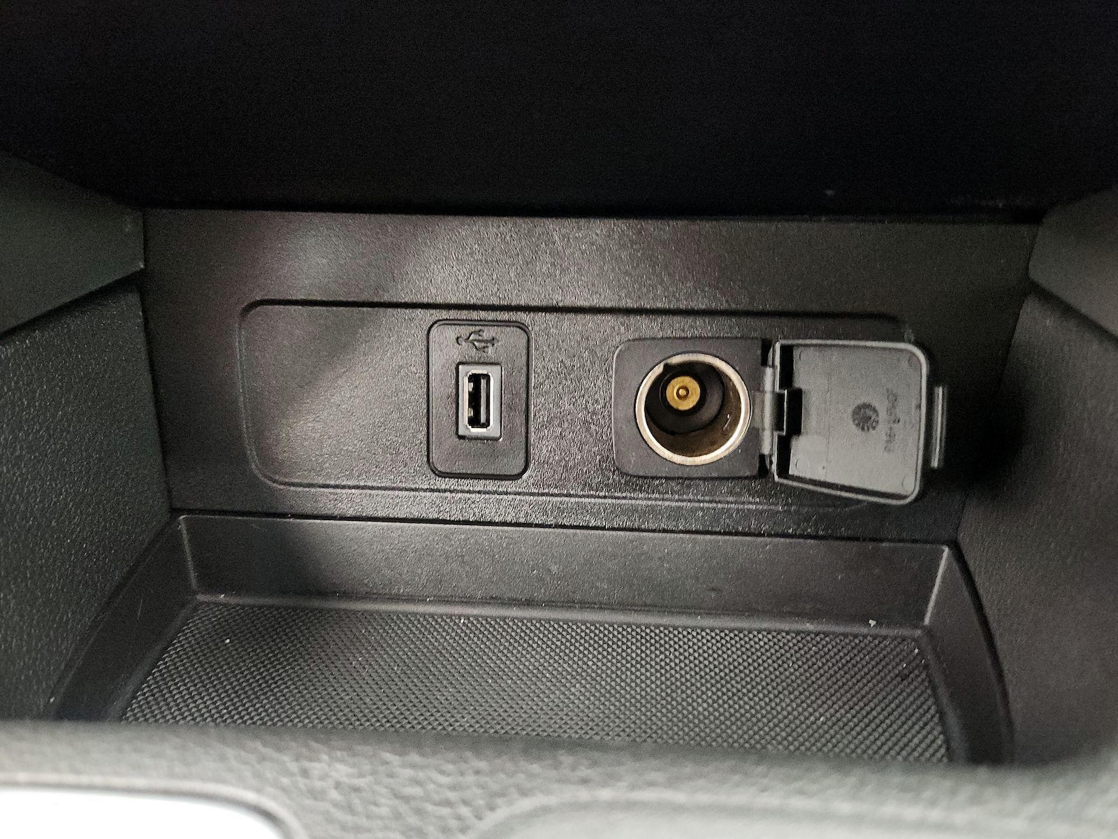2019 Ford Escape S - Photo 18