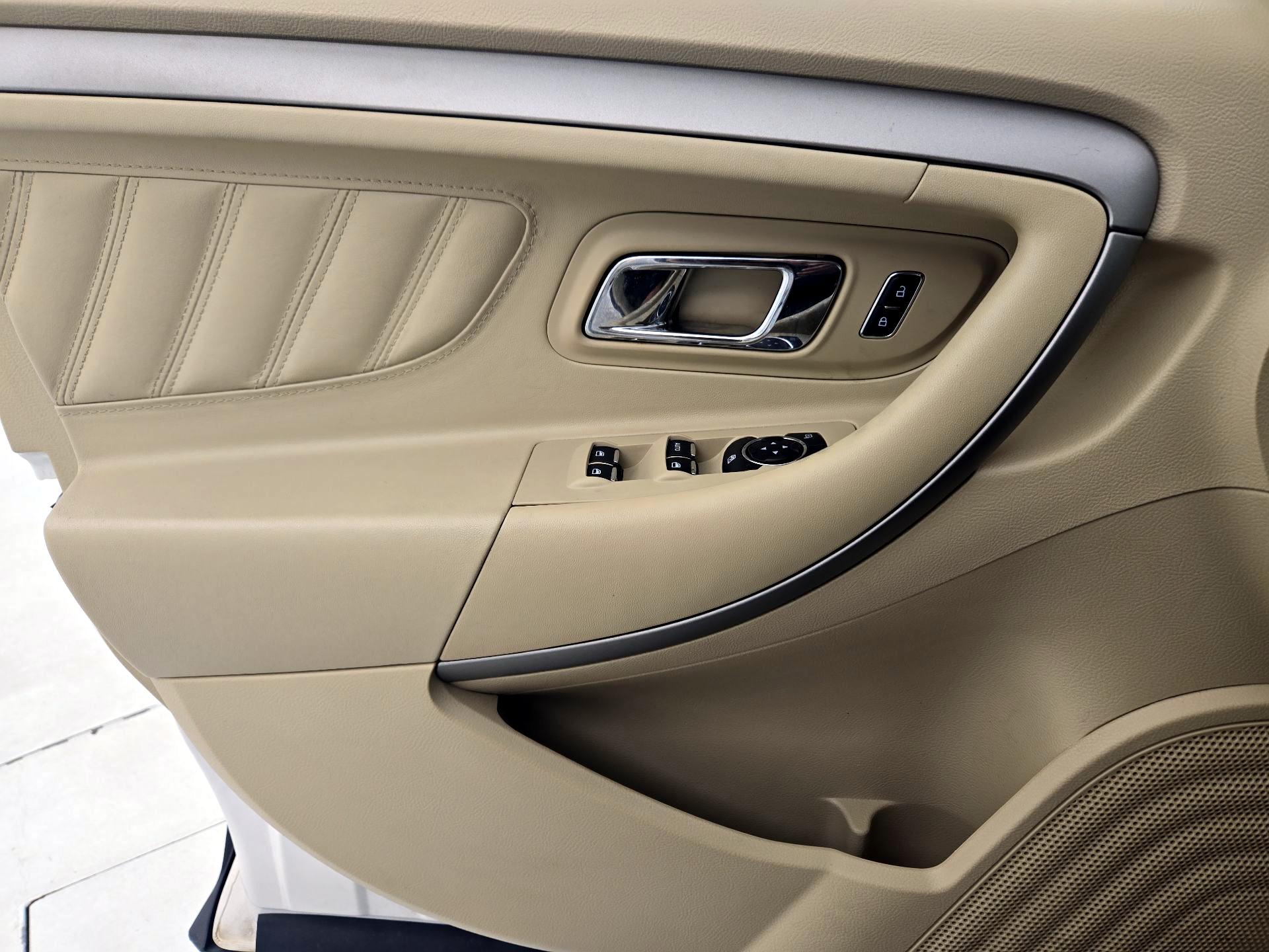 Thumbnail: 2015 Ford Taurus - 12