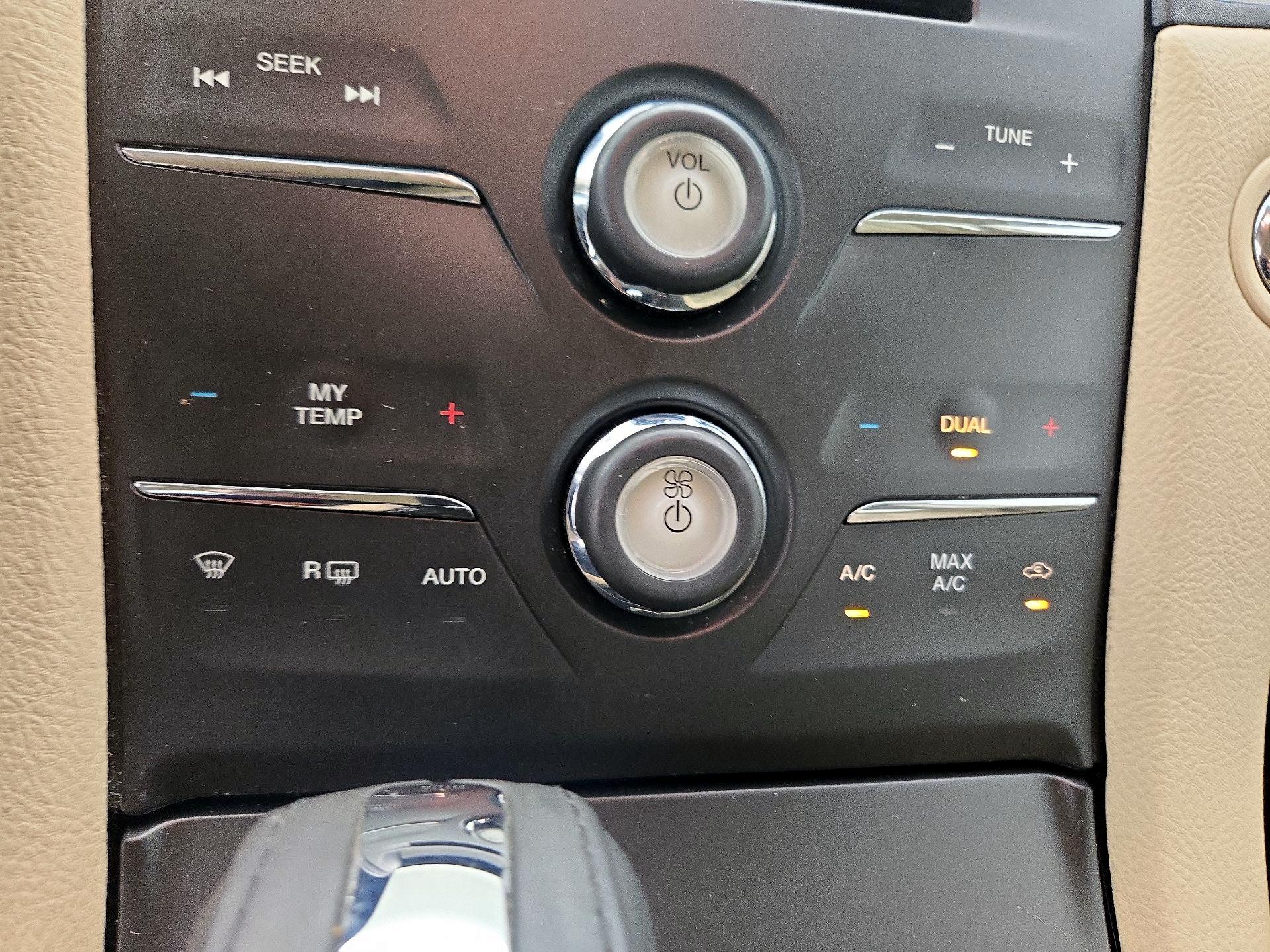 Thumbnail: 2015 Ford Taurus - 16