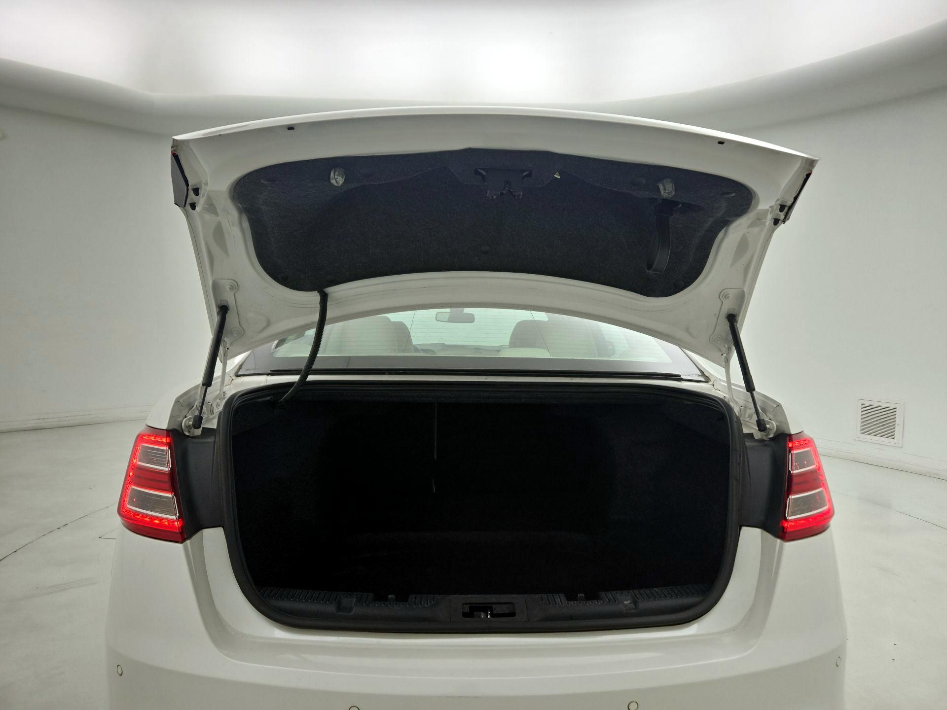 Thumbnail: 2015 Ford Taurus - 20
