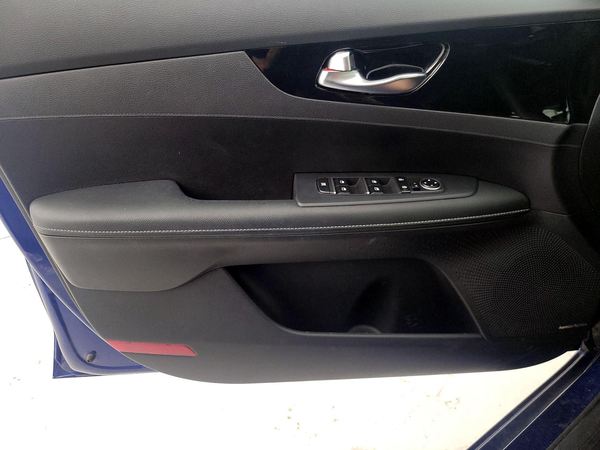 Thumbnail: 2021 Kia Forte - 12
