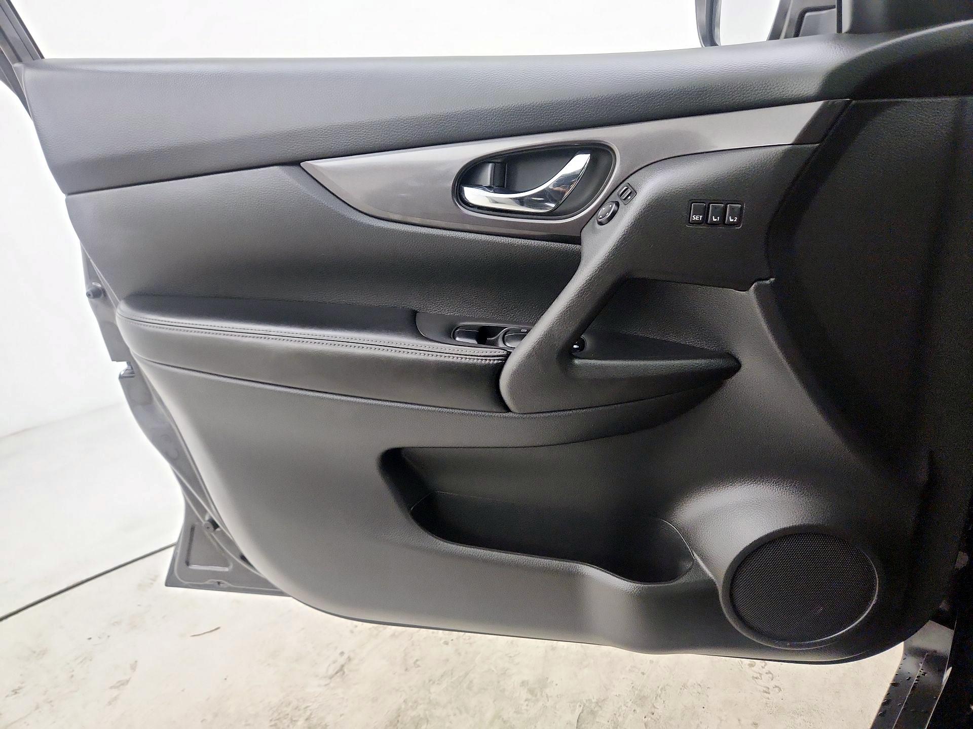 Thumbnail: 2019 Nissan Rogue - 12
