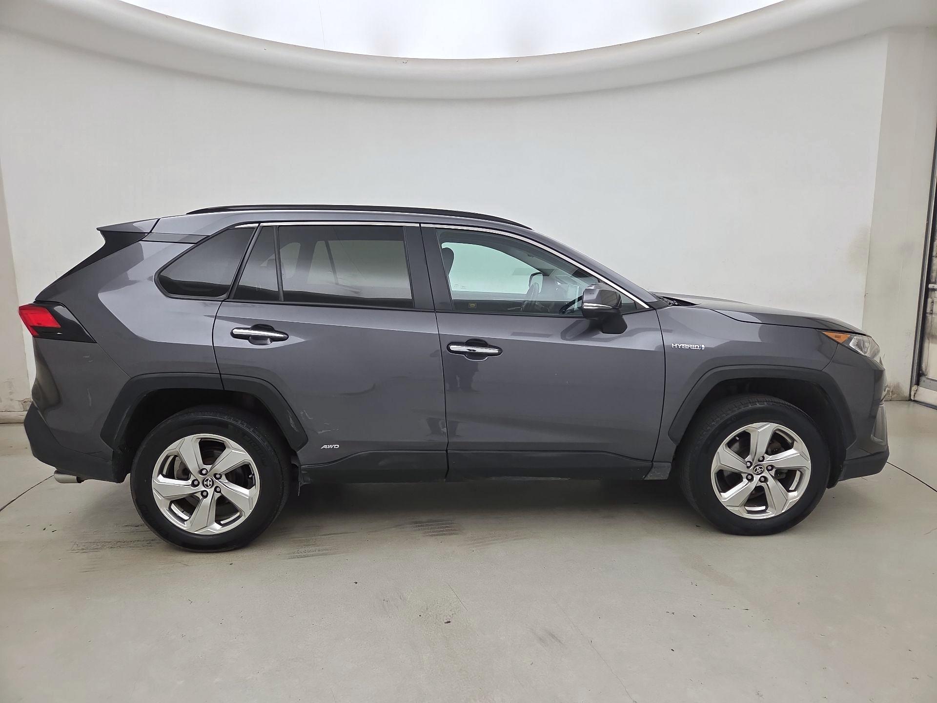 Thumbnail: 2021 Toyota RAV4 - 4