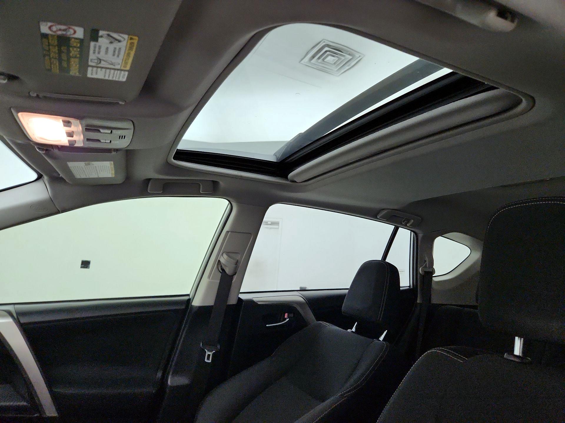 Thumbnail: 2014 Toyota RAV4 - 19