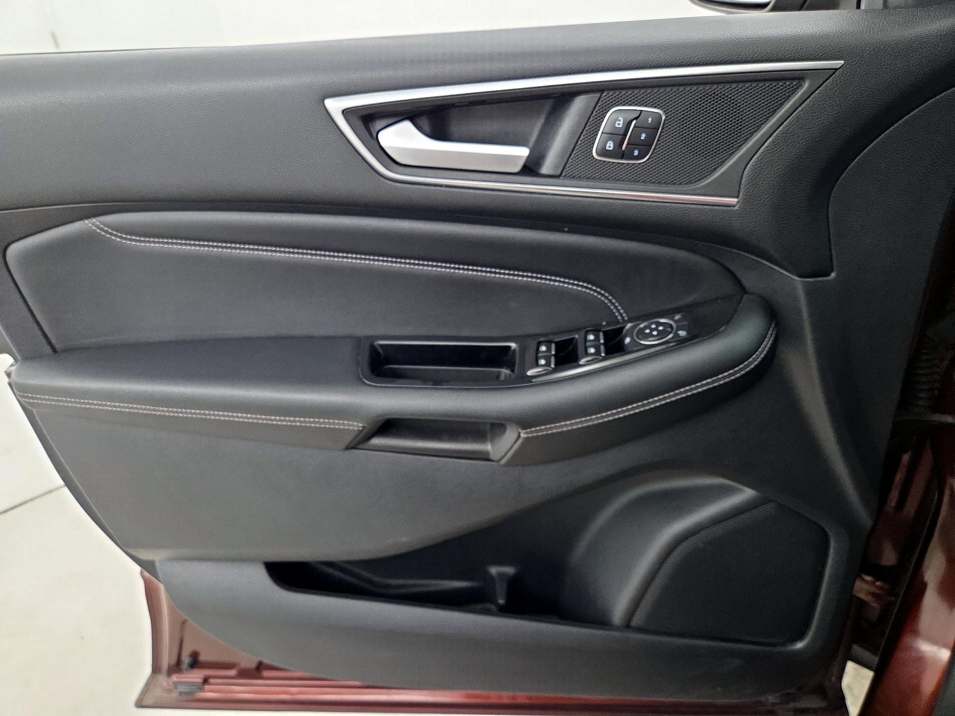 Thumbnail: 2016 Ford Edge - 12