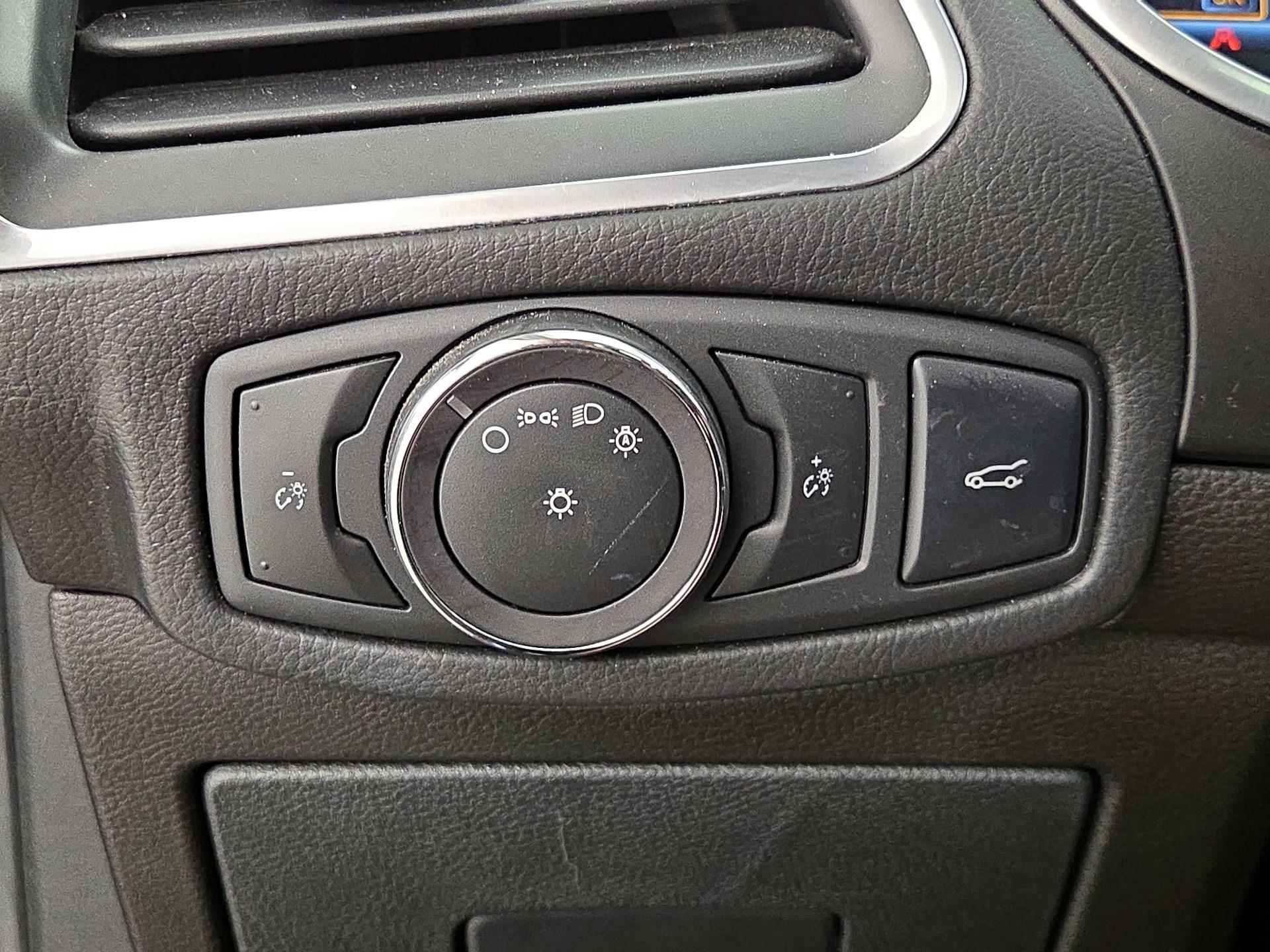 Thumbnail: 2016 Ford Edge - 13