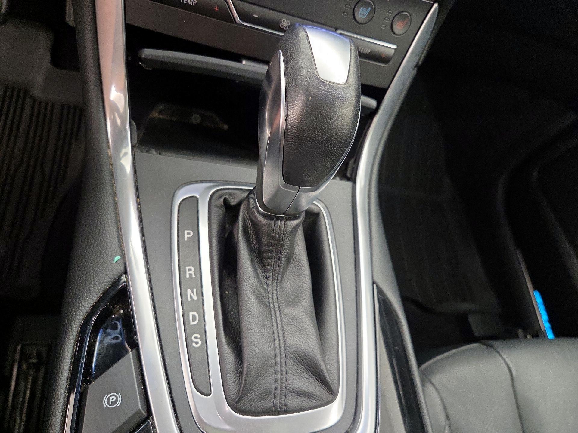 Thumbnail: 2016 Ford Edge - 18