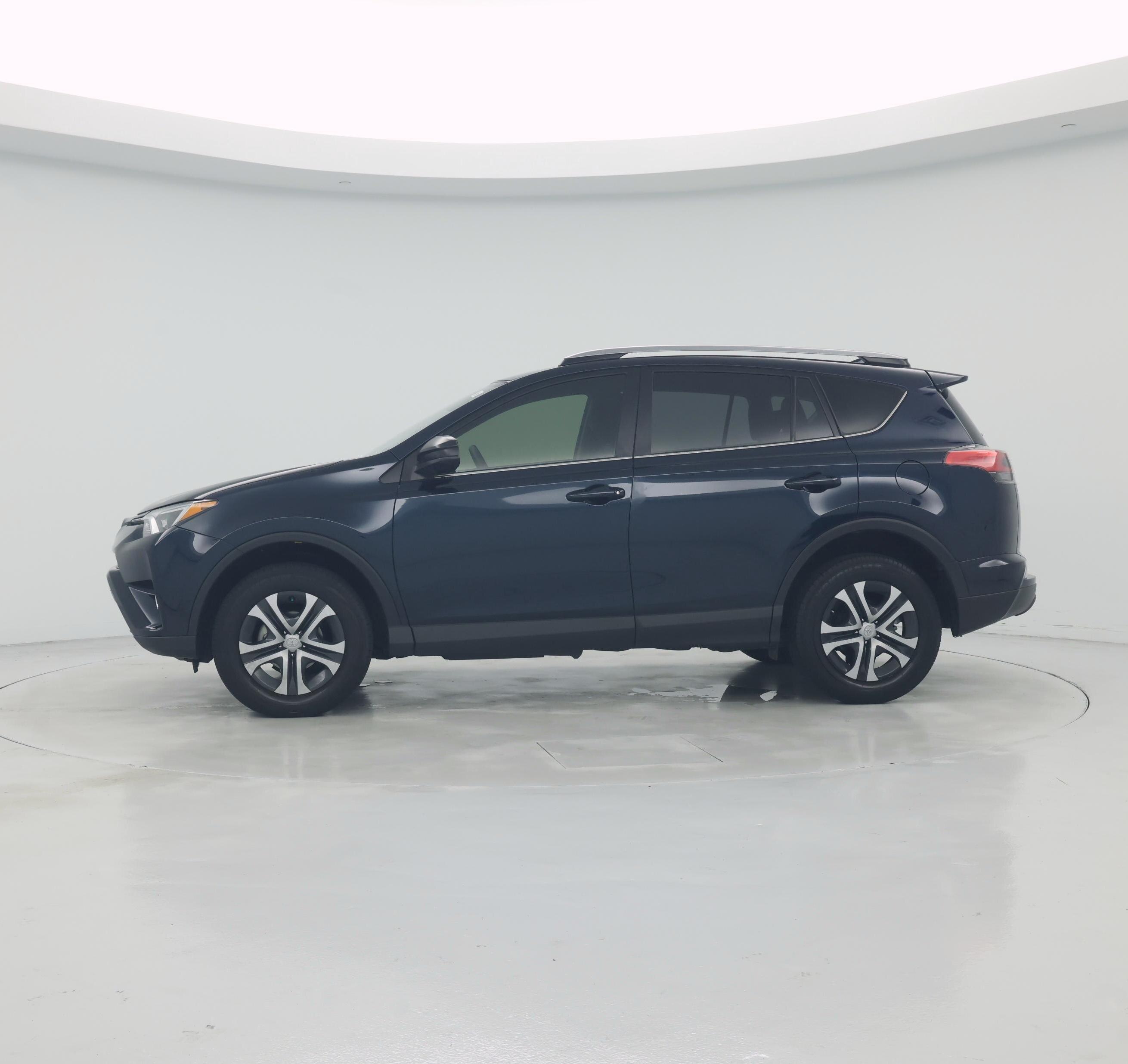 Thumbnail: 2018 Toyota RAV4 - 3