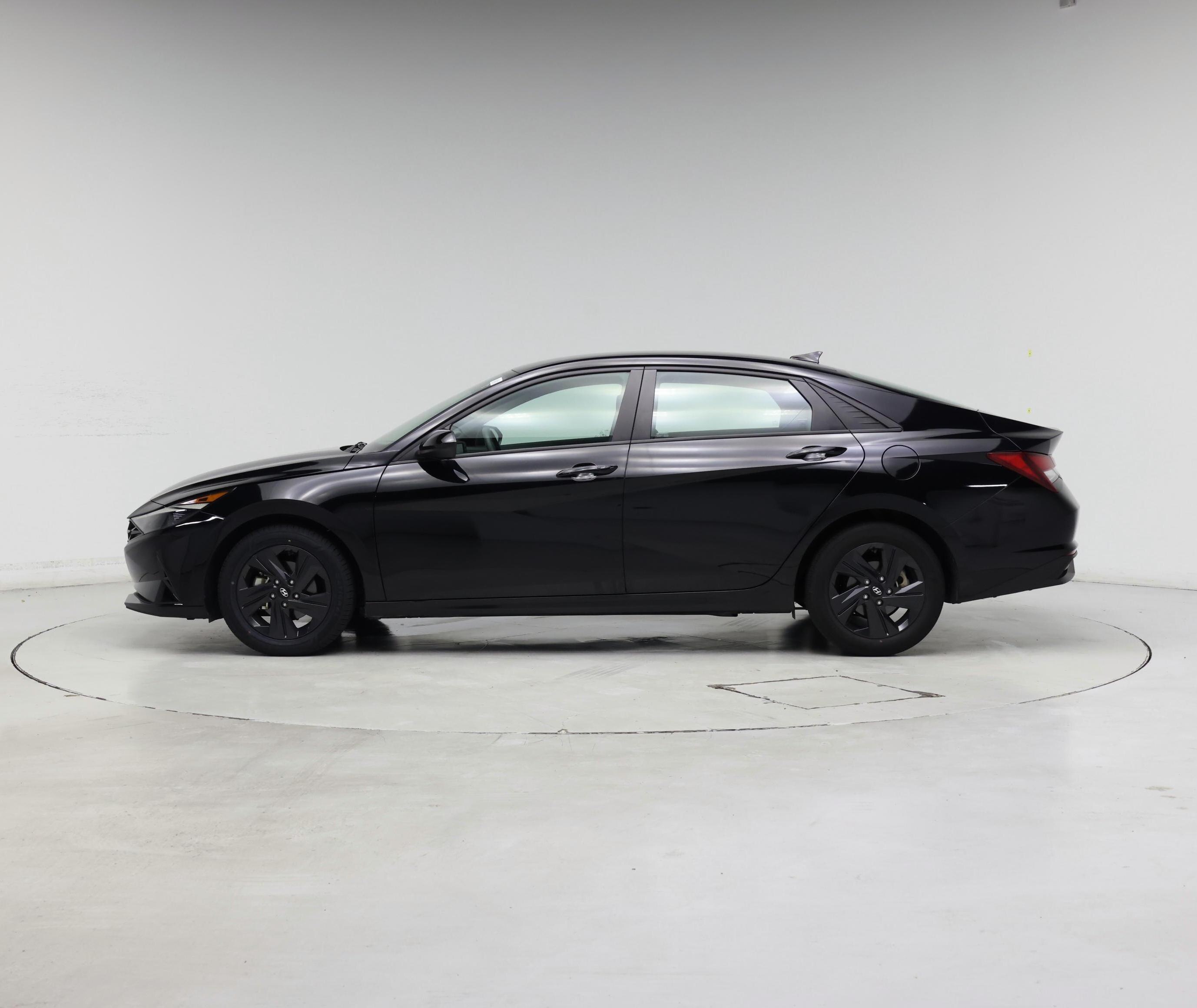 Thumbnail: 2023 Hyundai Elantra - 3
