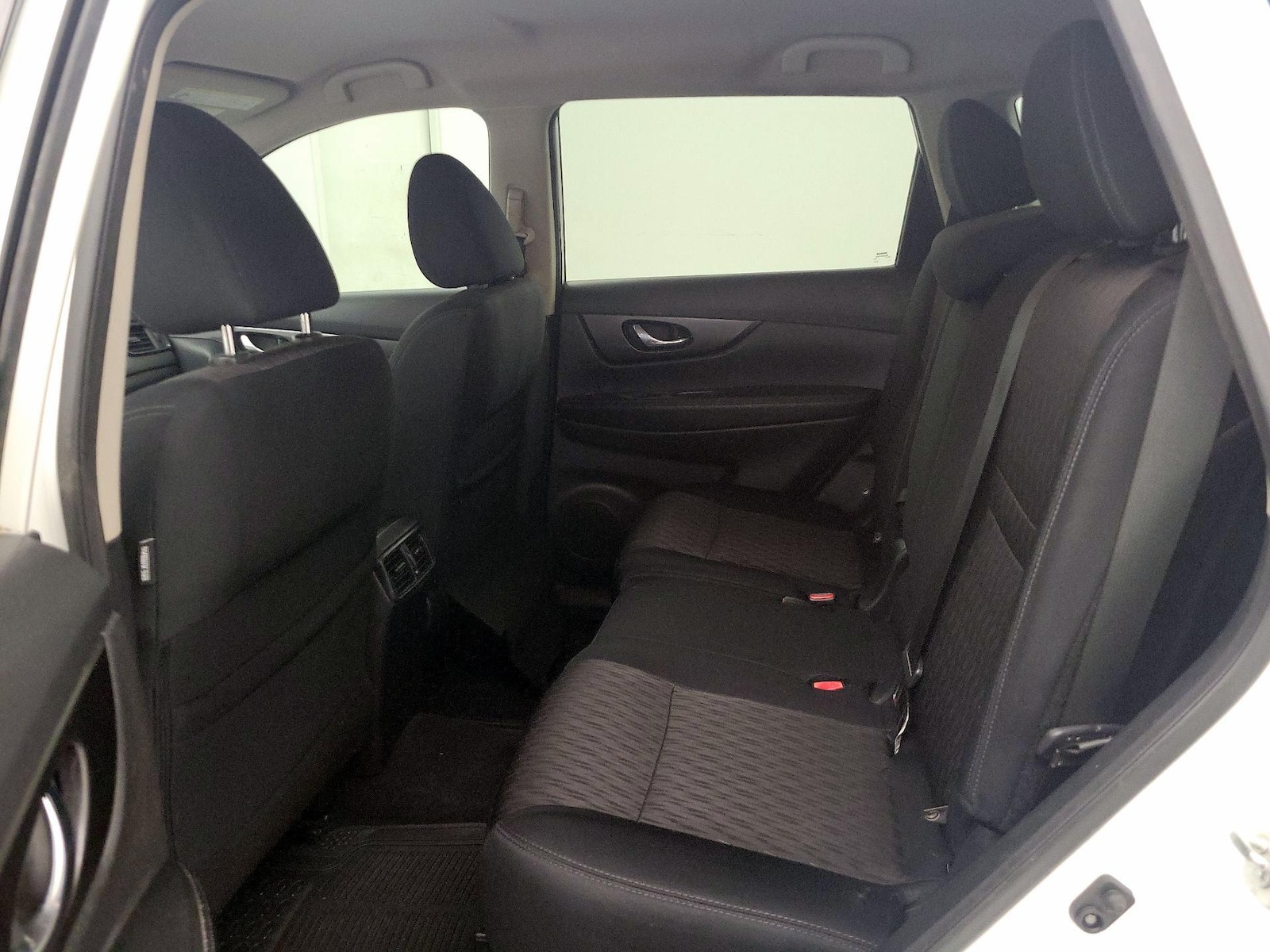 2019 Nissan Rogue SV - Photo 21