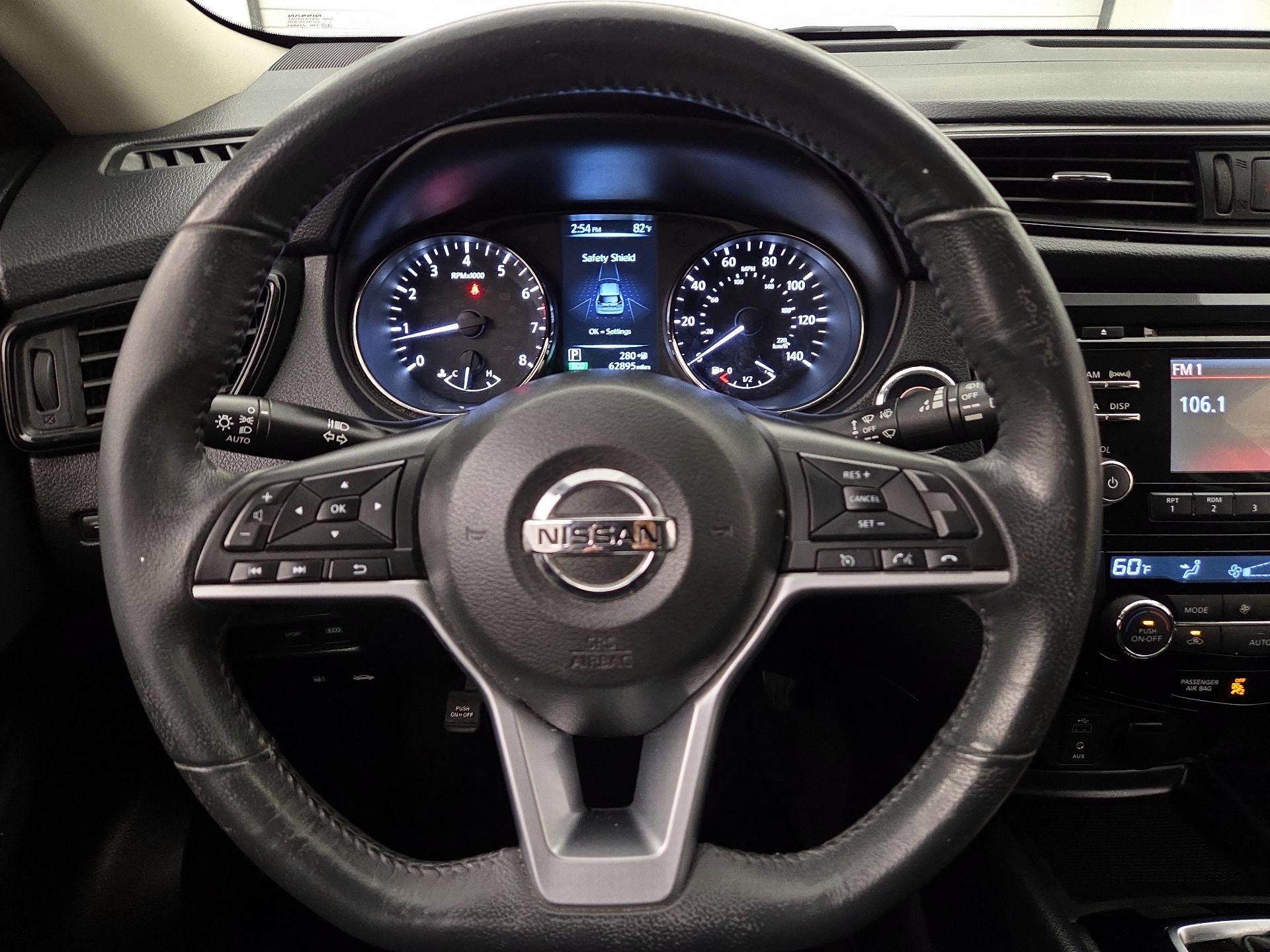 Thumbnail: 2017 Nissan Rogue - 10