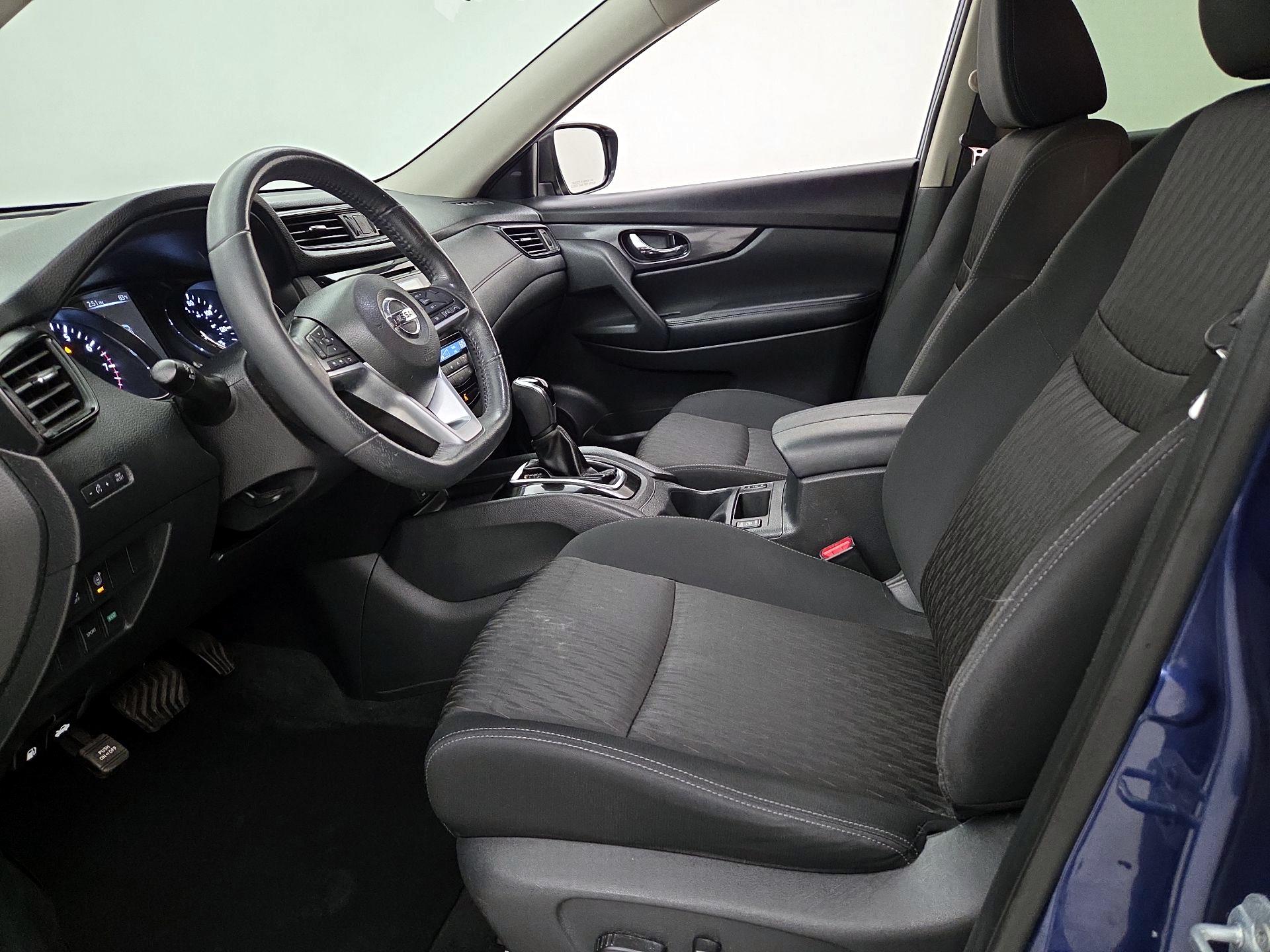 Thumbnail: 2017 Nissan Rogue - 11