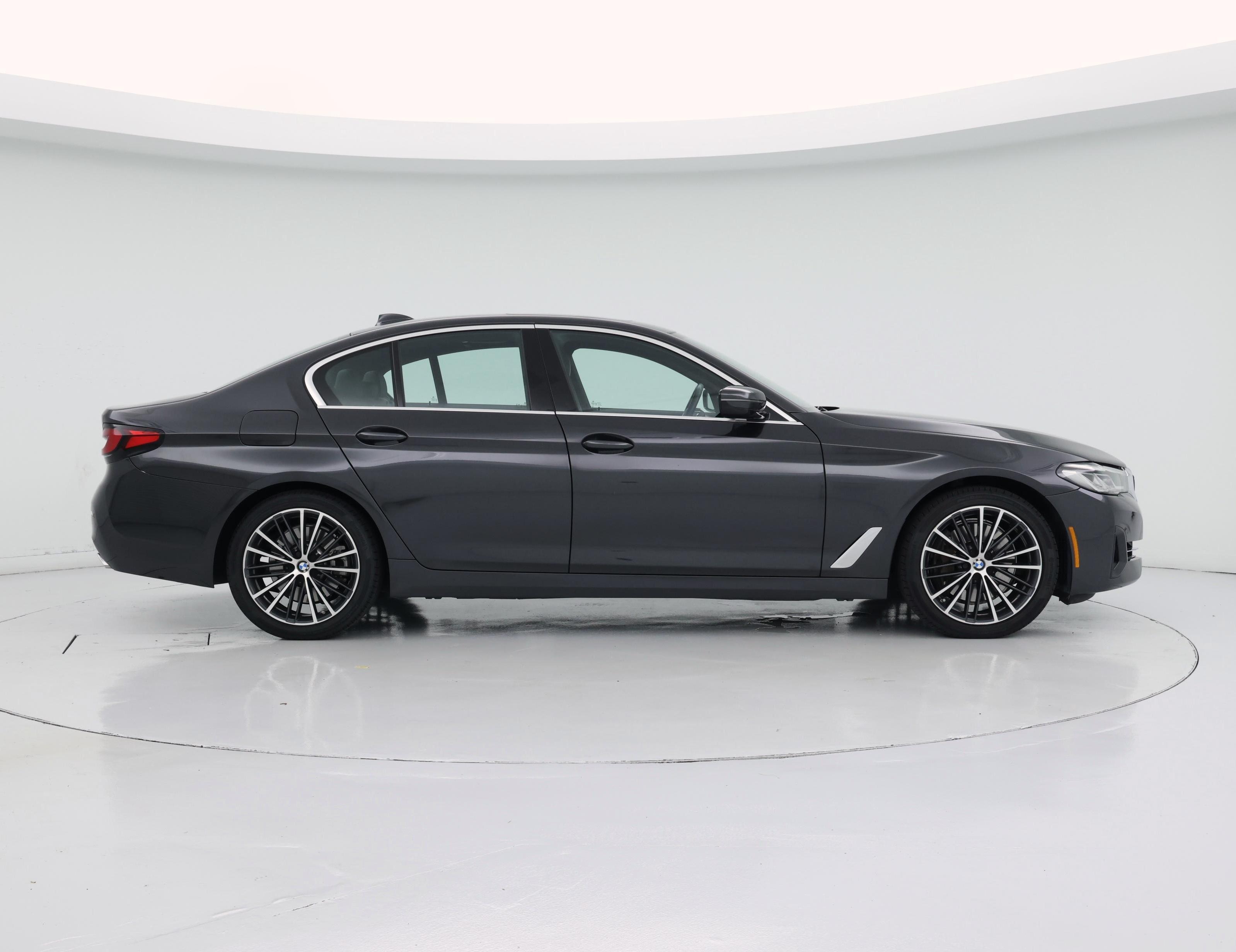 Thumbnail: 2021 BMW 5 Series - 7