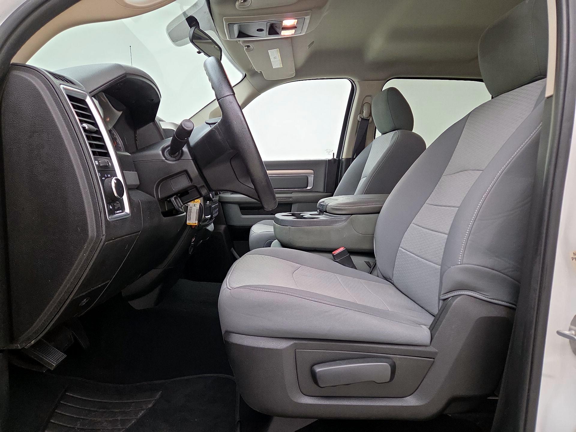 Thumbnail: 2019 RAM 1500 Classic - 11
