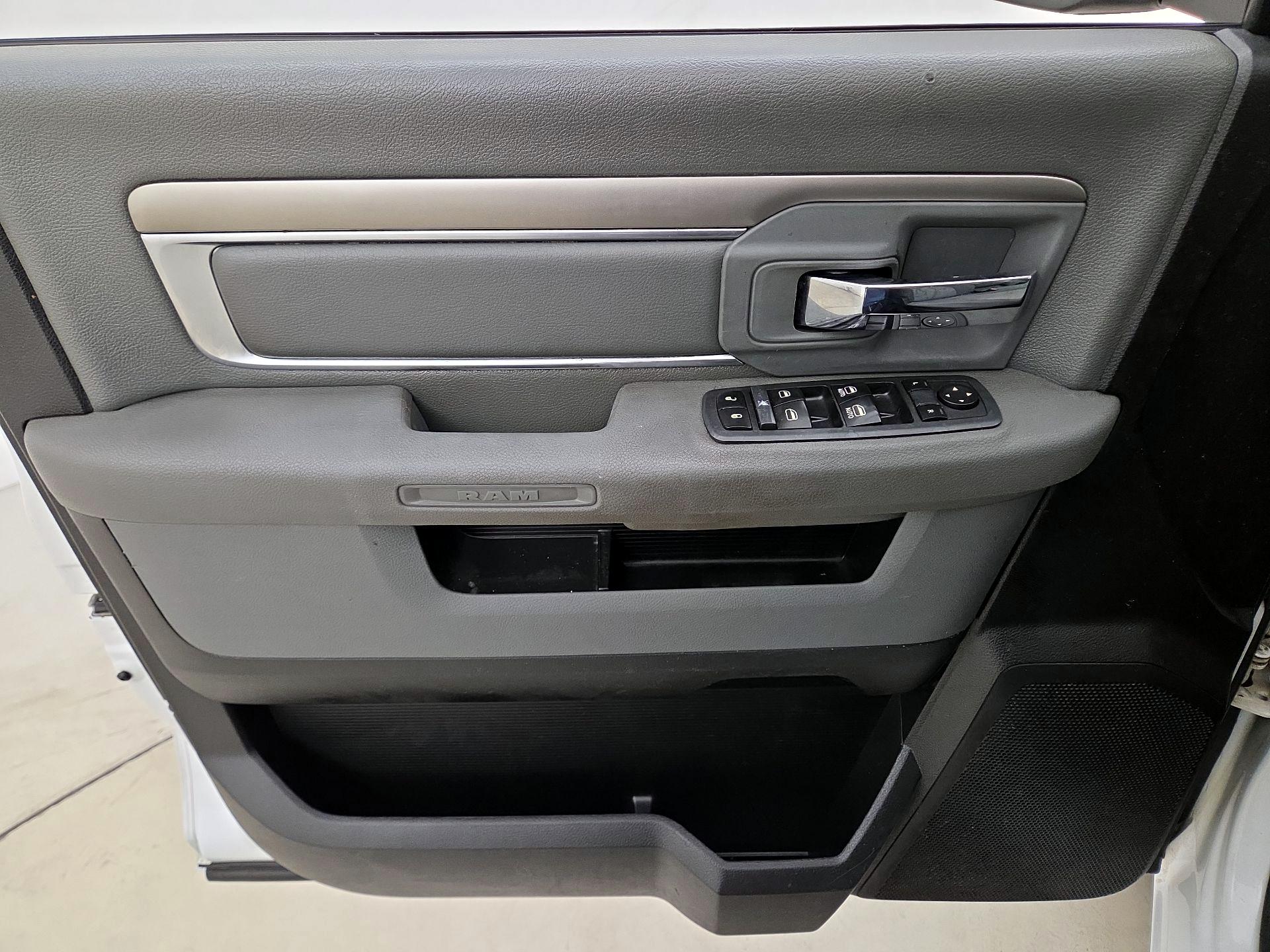 Thumbnail: 2019 RAM 1500 Classic - 12