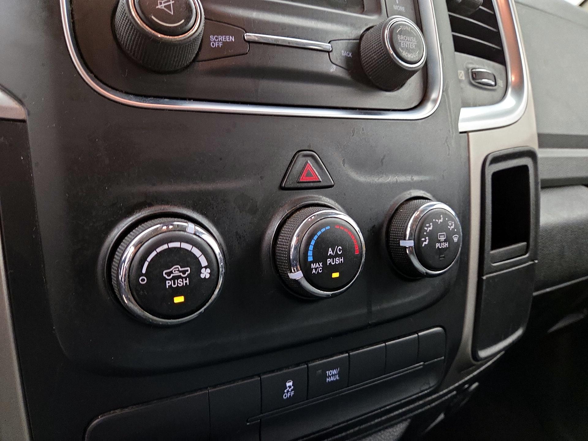Thumbnail: 2019 RAM 1500 Classic - 17
