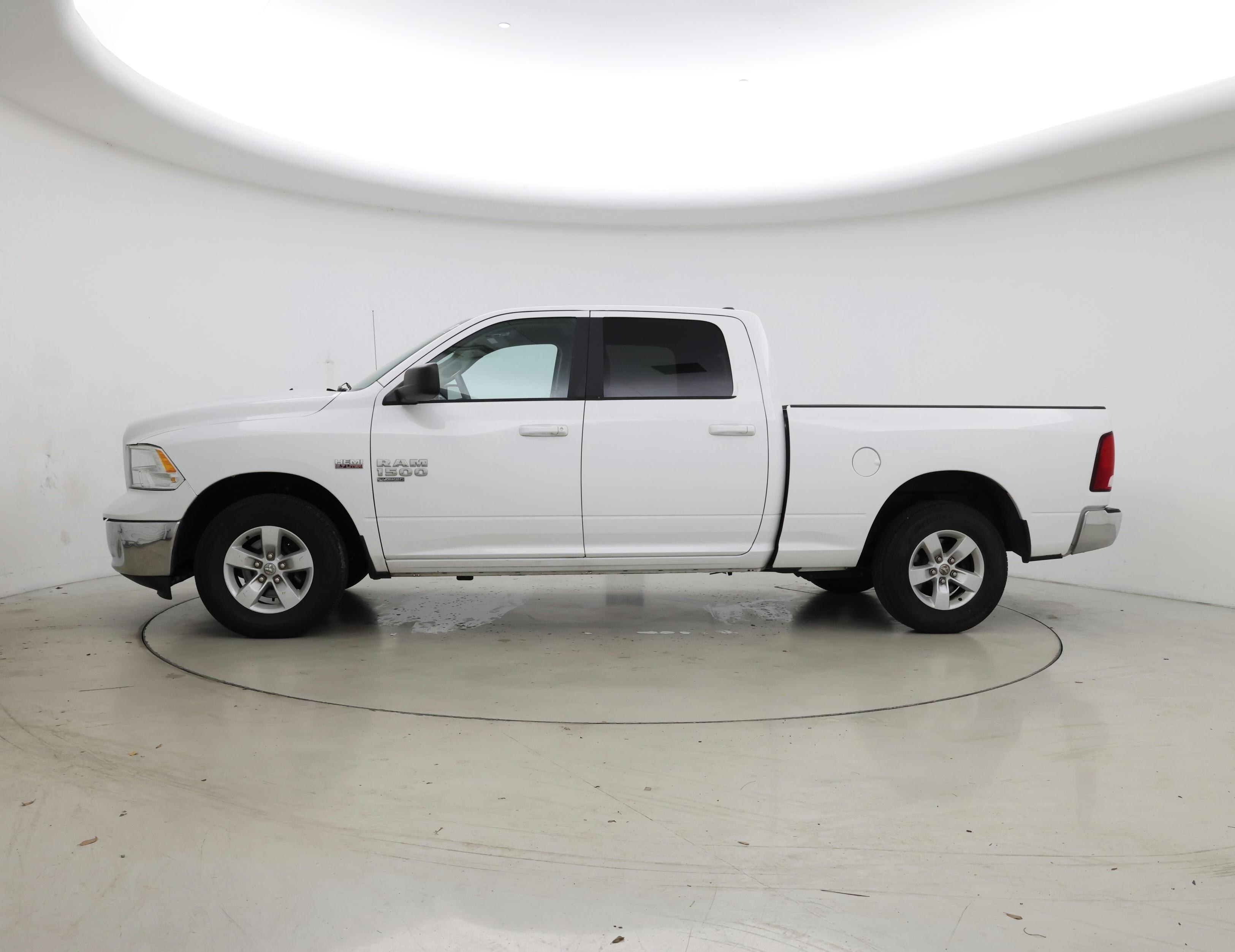 Thumbnail: 2019 RAM 1500 Classic - 3