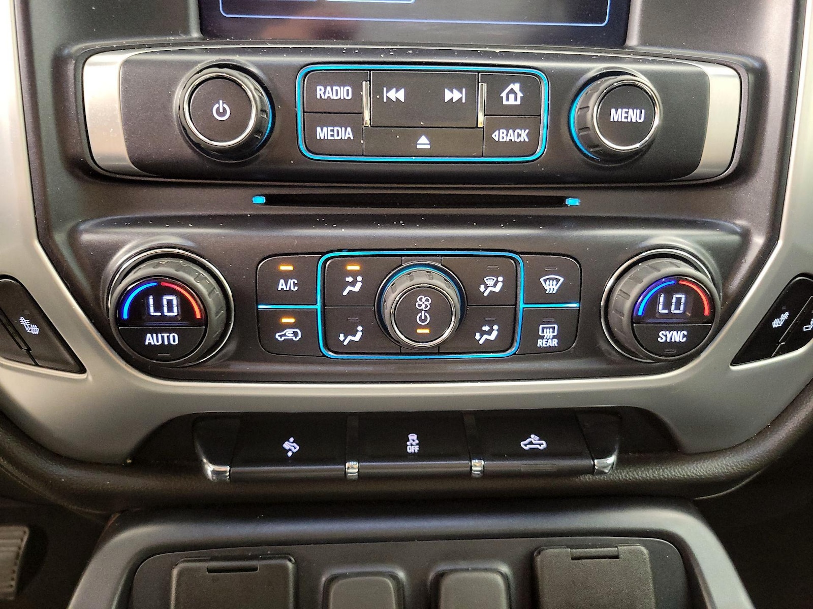 2018 GMC Sierra 1500 SLT - Photo 18