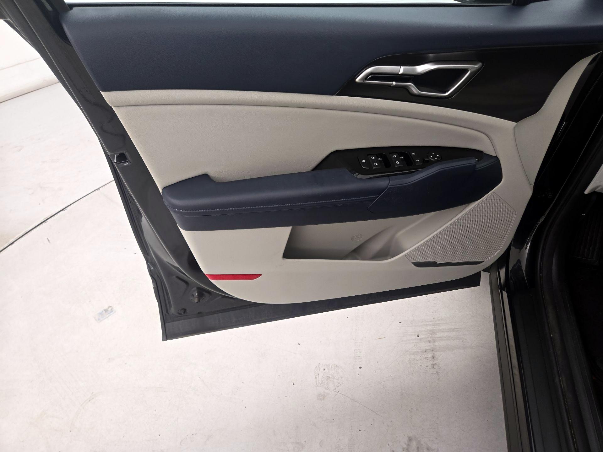 Thumbnail: 2023 Kia Sportage - 12