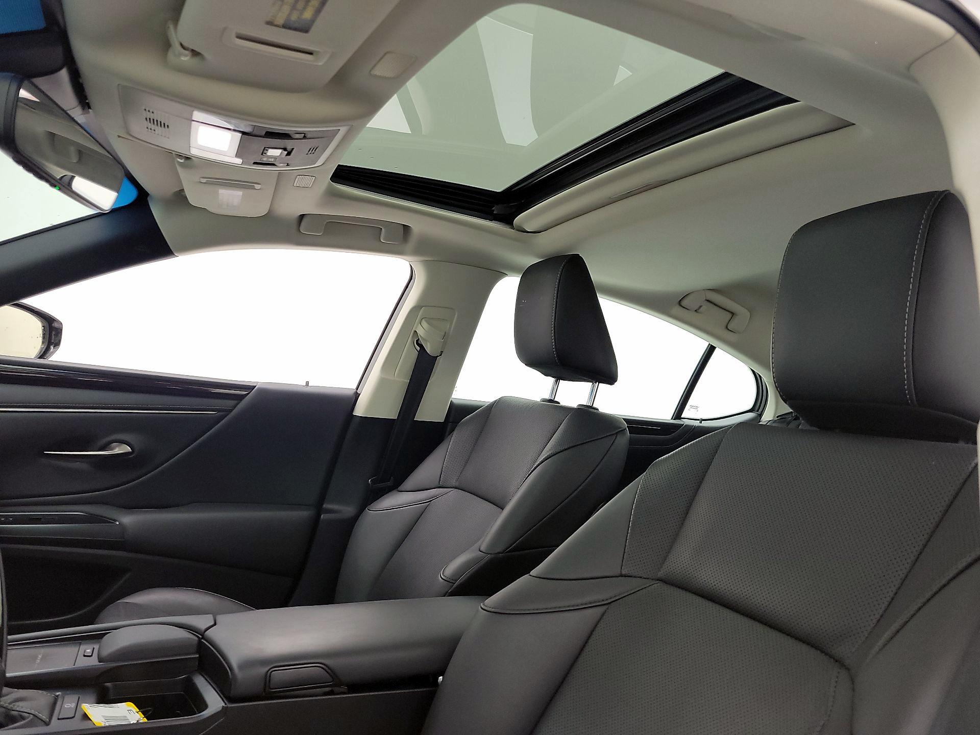Thumbnail: 2020 Lexus ES - 20
