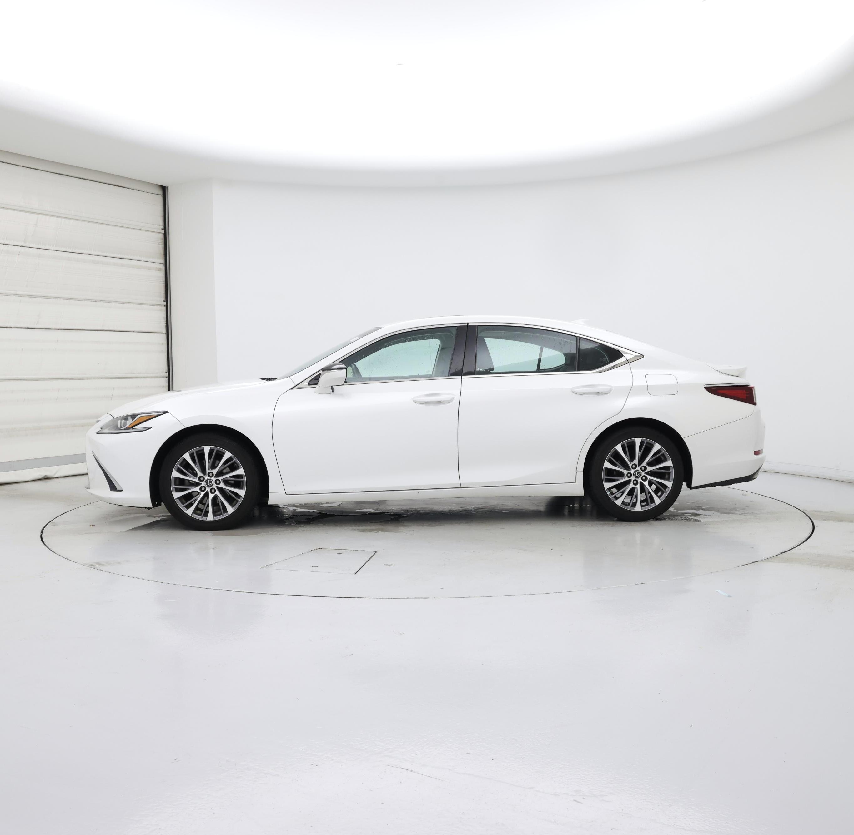 Thumbnail: 2020 Lexus ES - 3