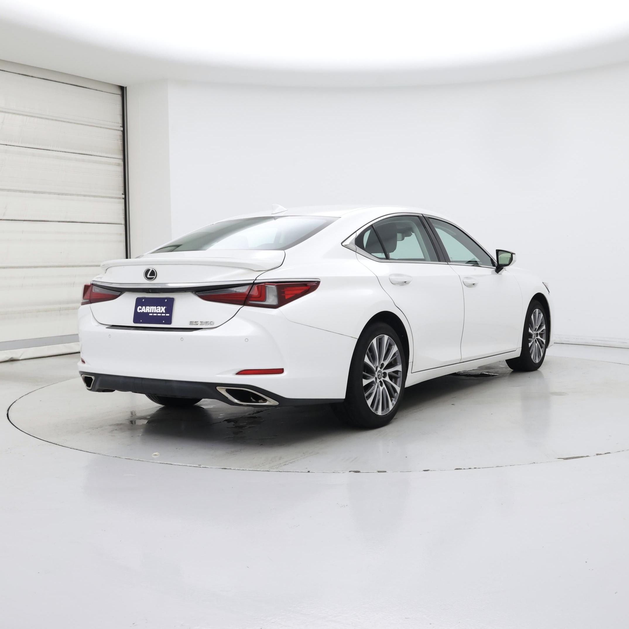 Thumbnail: 2020 Lexus ES - 8