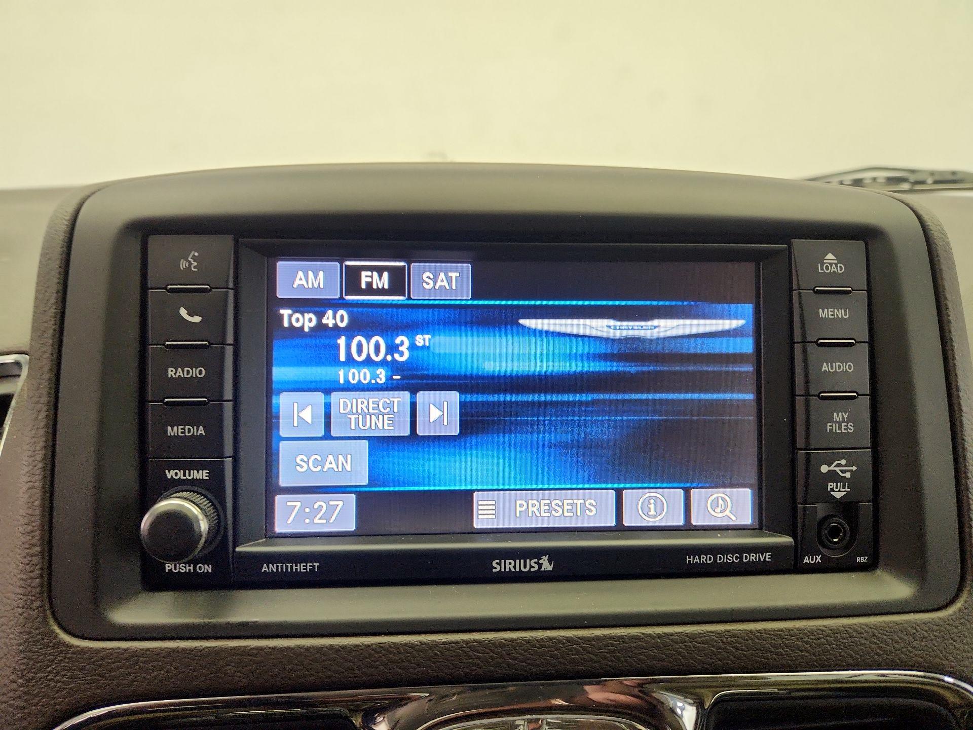 Thumbnail: 2015 Chrysler Town & Country - 15