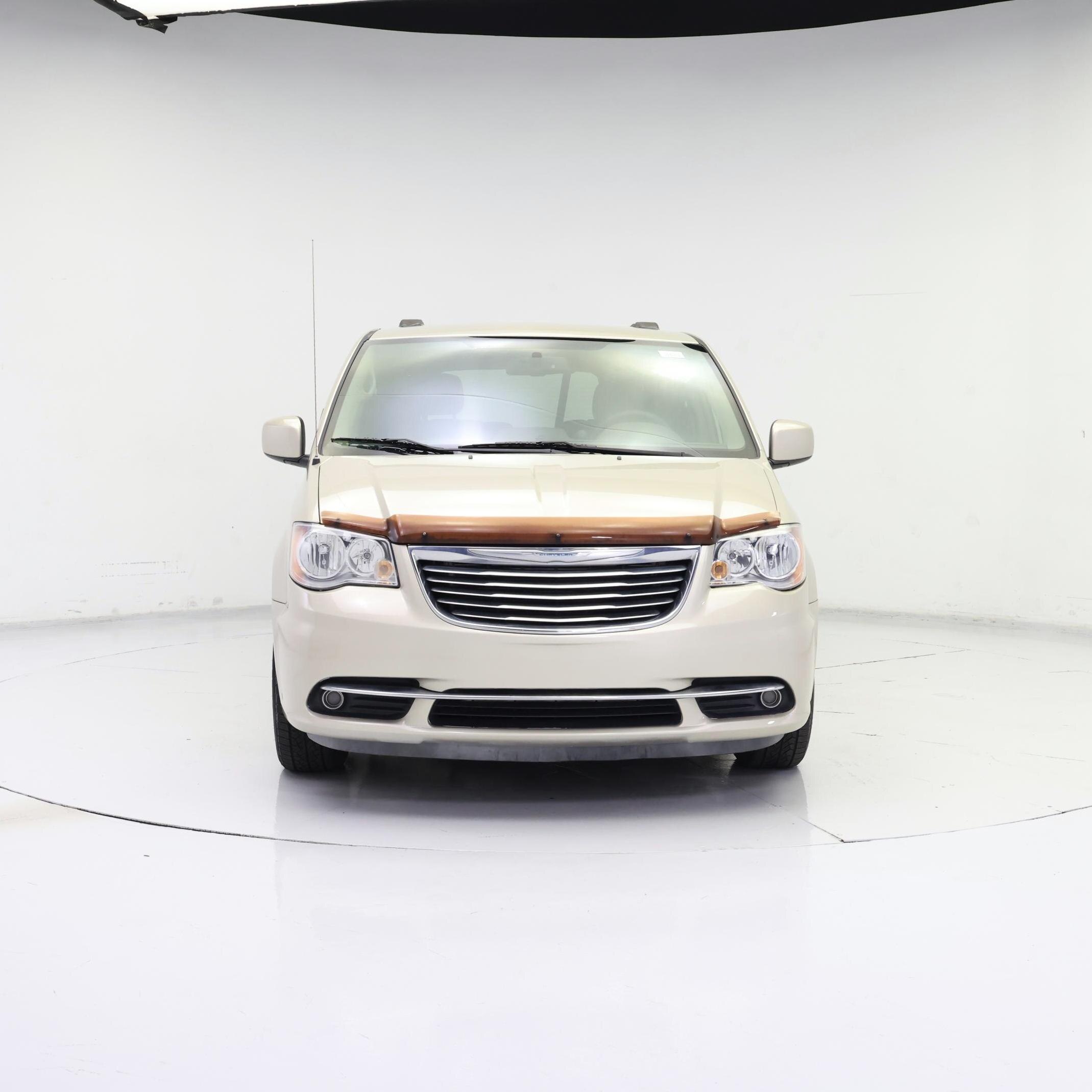 Thumbnail: 2015 Chrysler Town & Country - 5