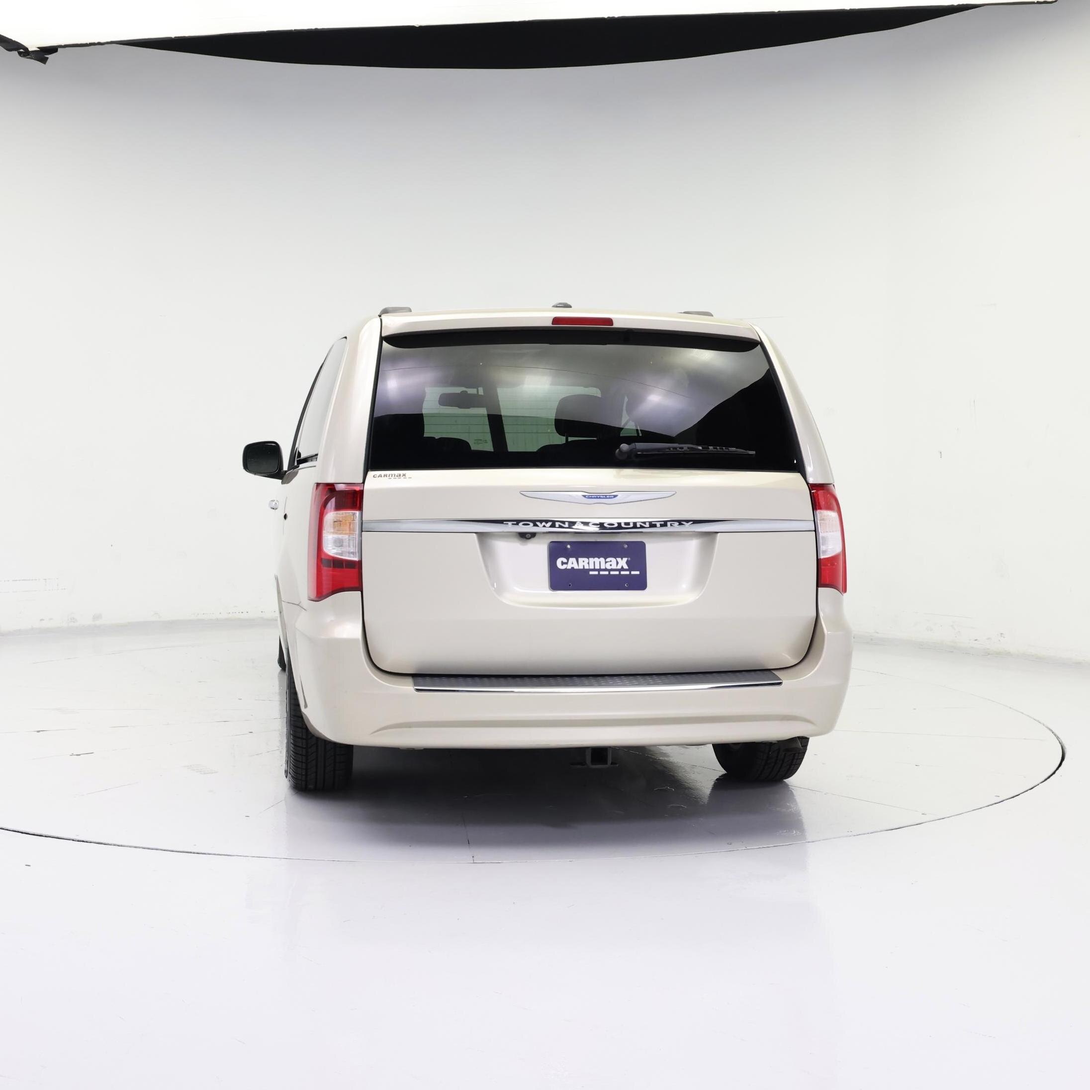 Thumbnail: 2015 Chrysler Town & Country - 6