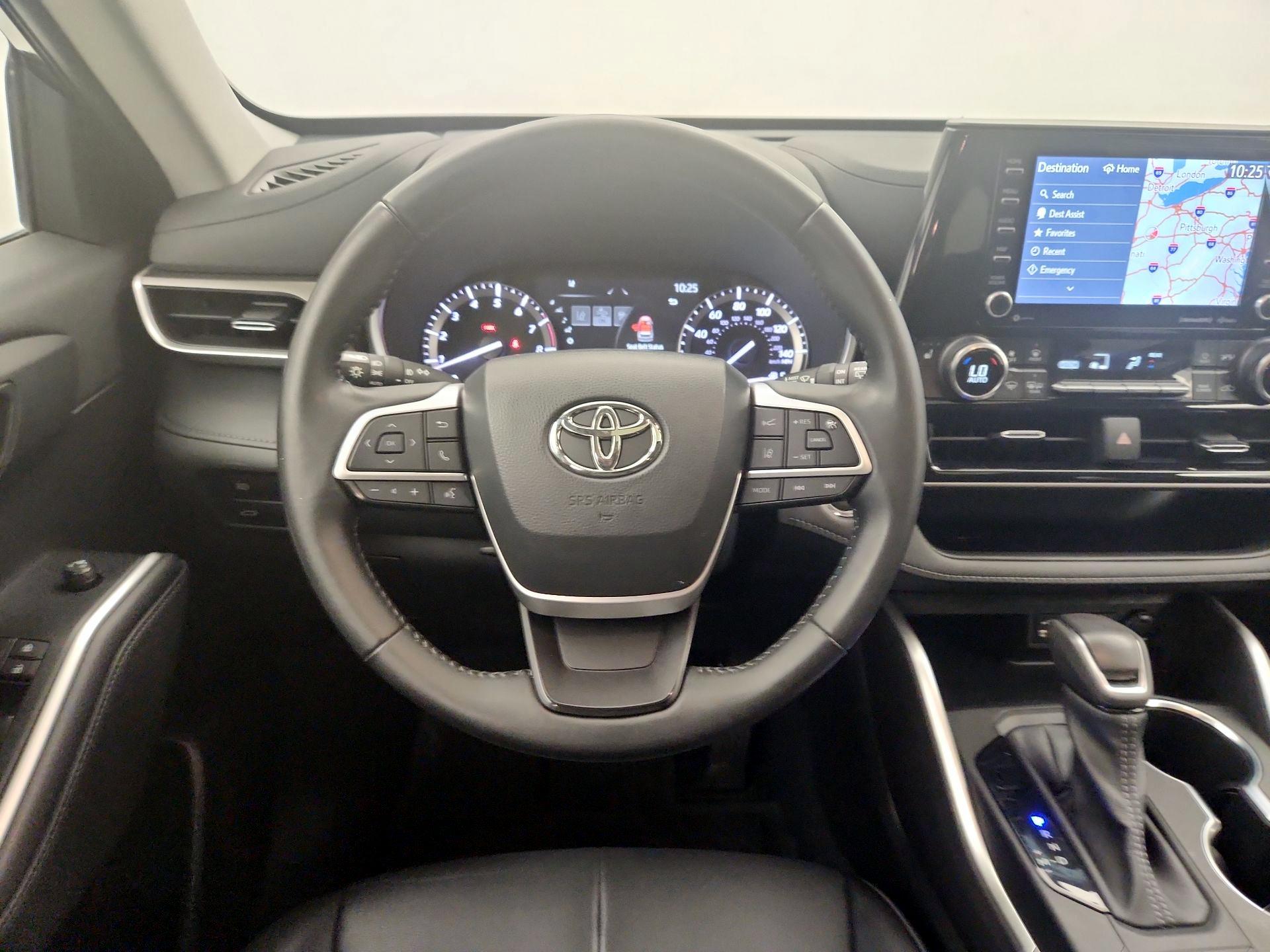 Thumbnail: 2022 Toyota Highlander - 10